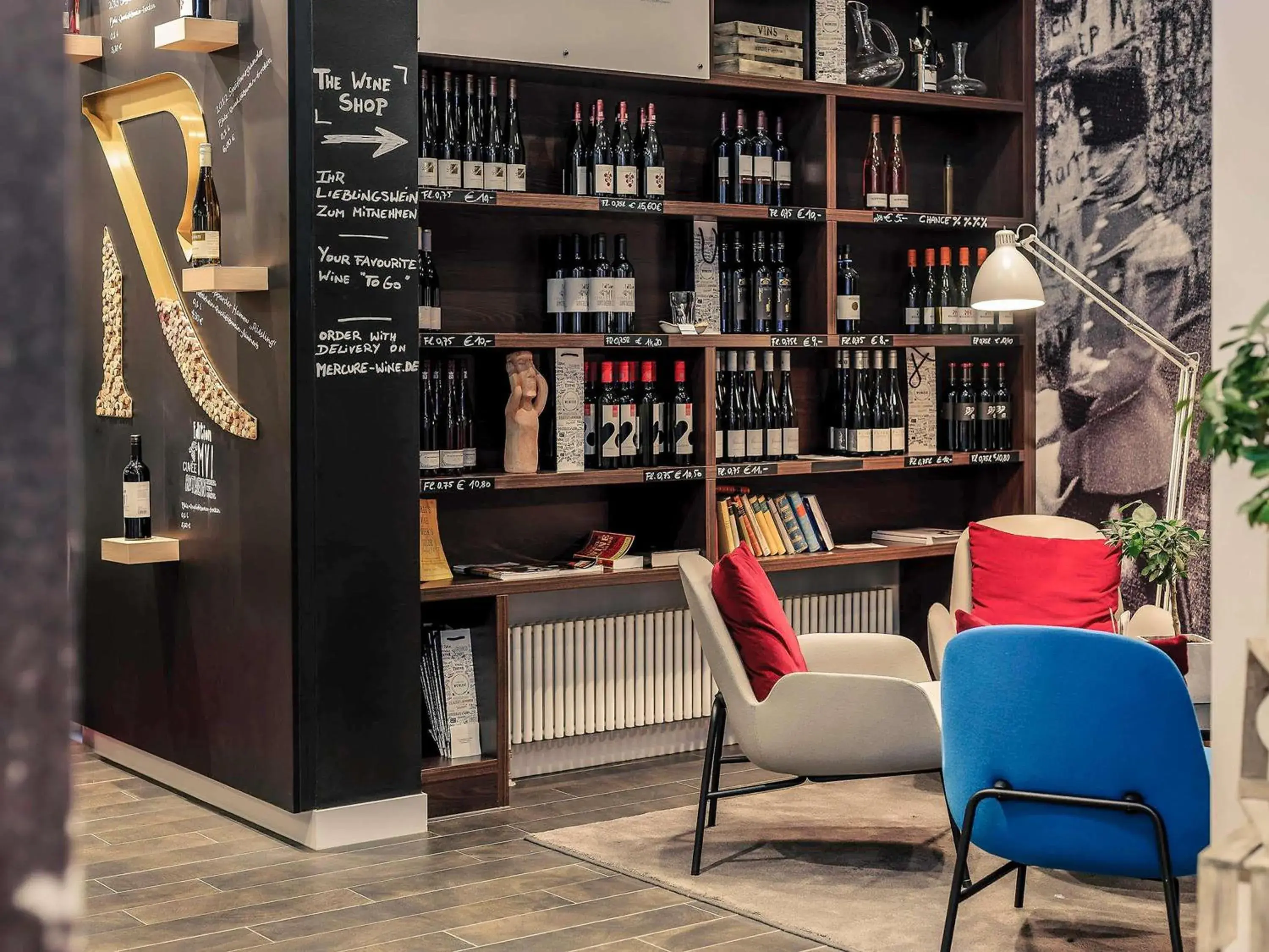 Lounge or bar in Mercure Hotel & Residenz Berlin Checkpoint Charlie Lounge or bar in Mercure Hotel & Residenz Berlin Checkpoint Charlie