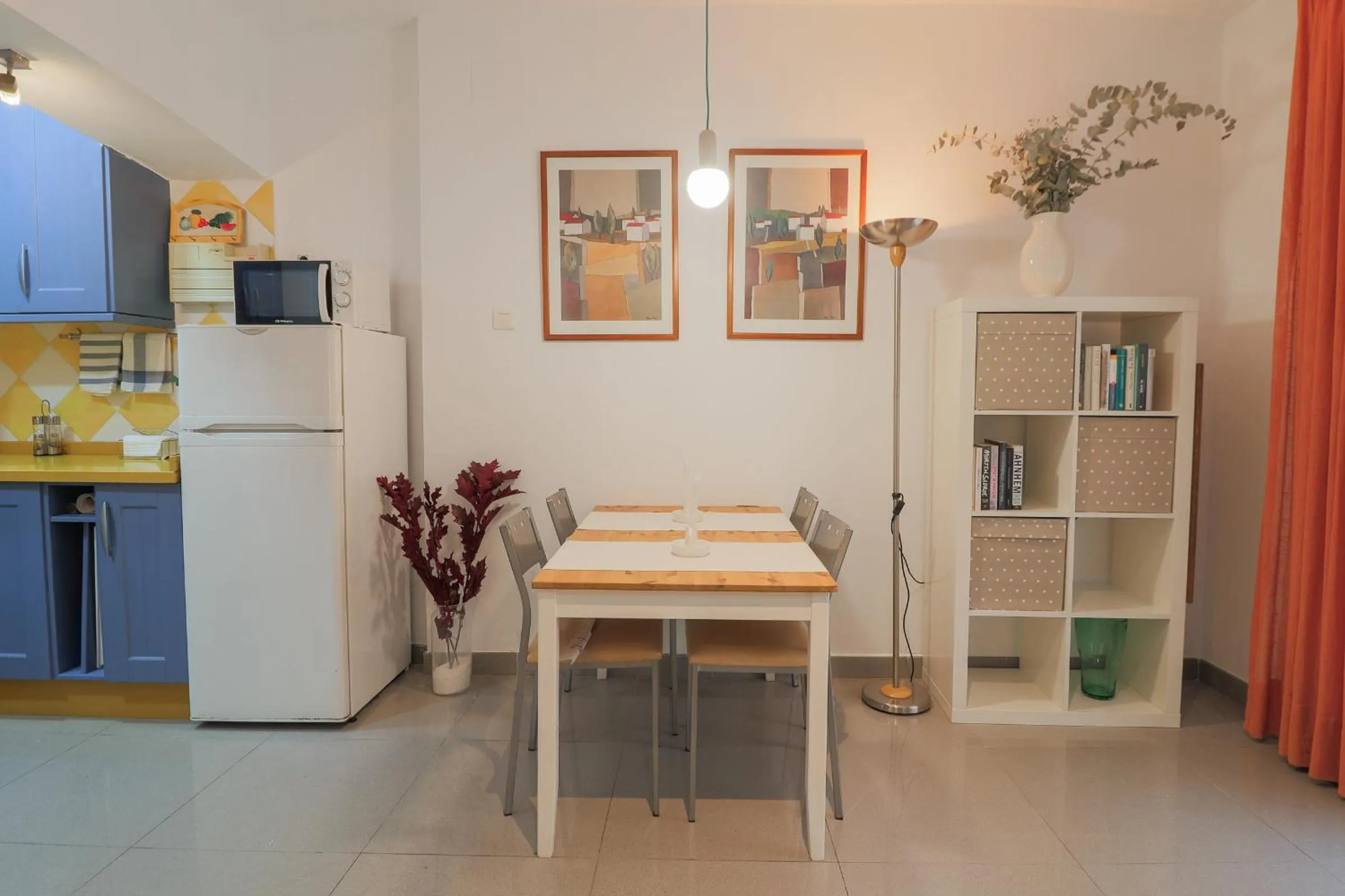 Dining area in C52 - Seaside 2 Bedrooms By the Center