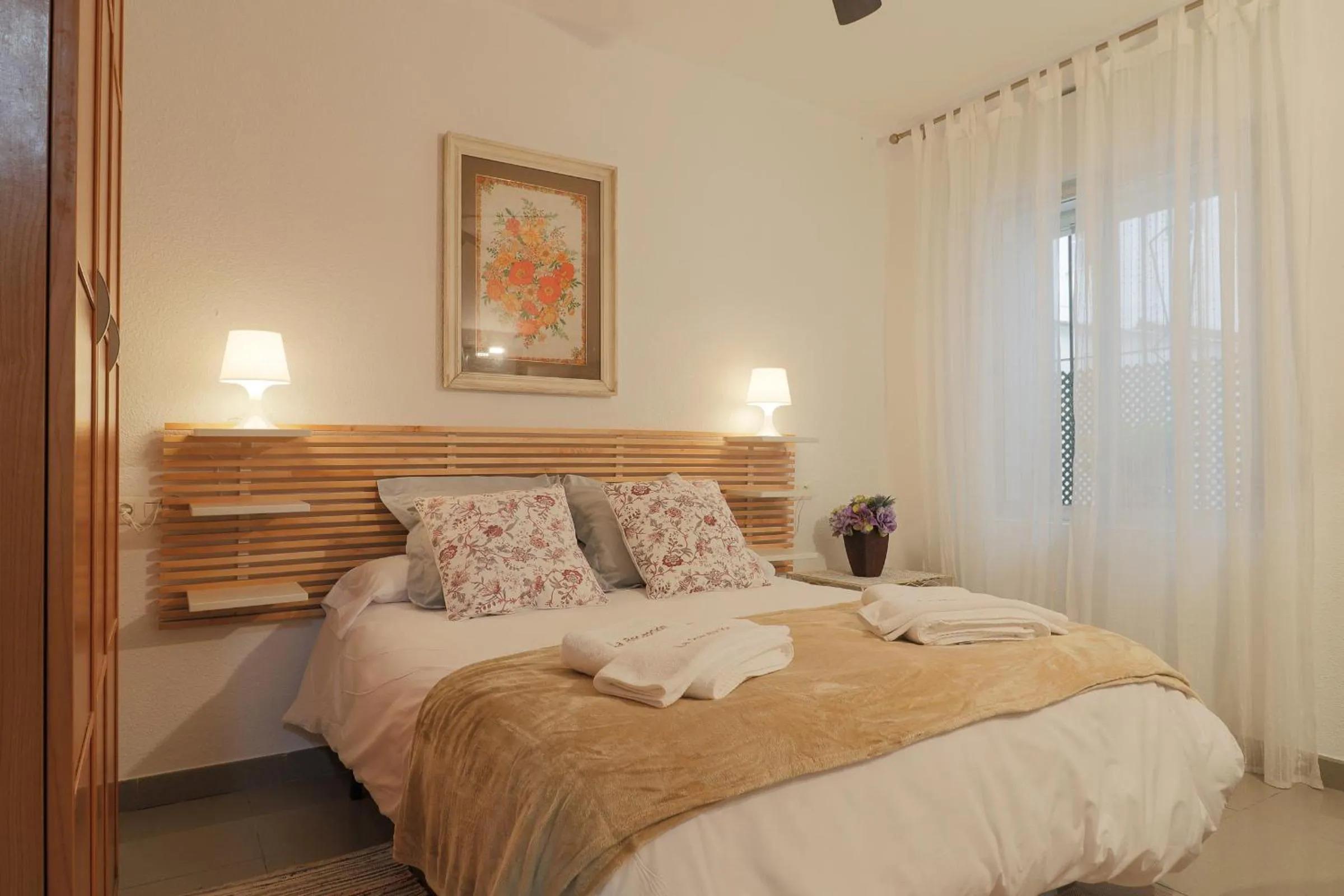 Bed in C52 - Seaside 2 Bedrooms By the Center