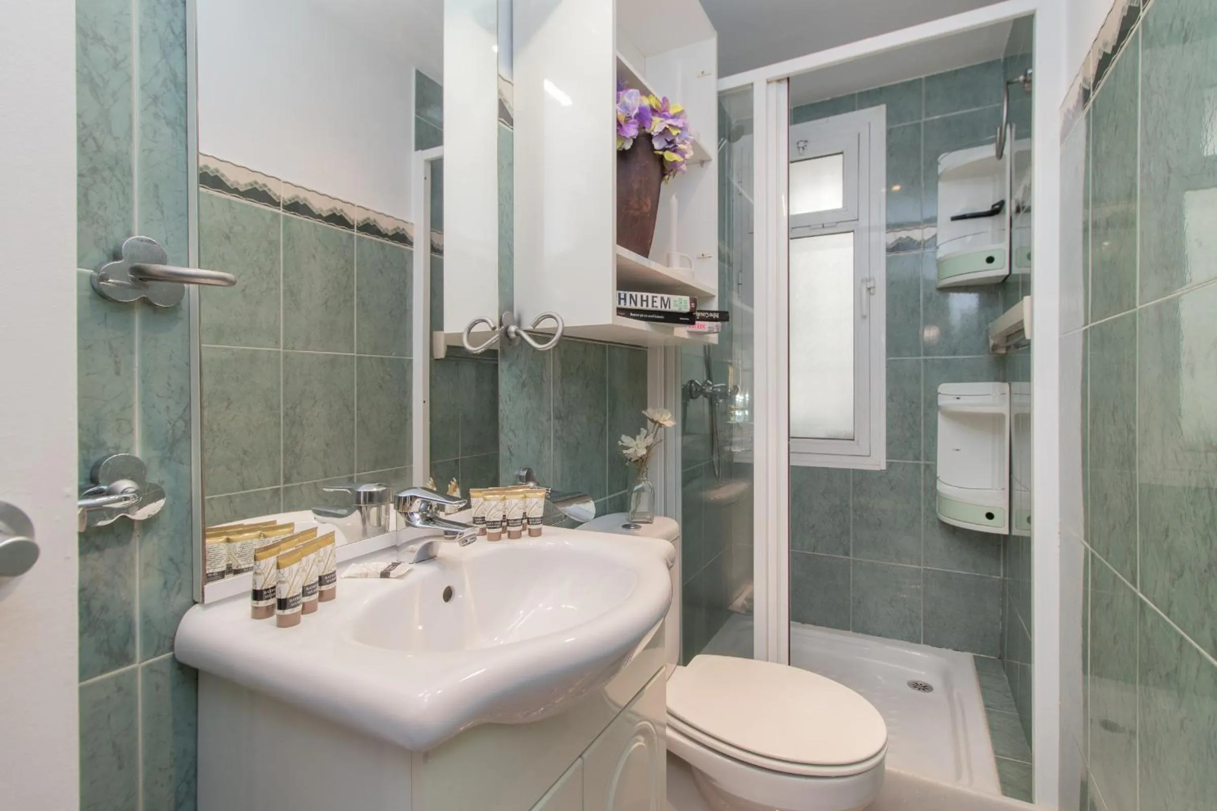 Bathroom in C52 - Seaside 2 Bedrooms By the Center