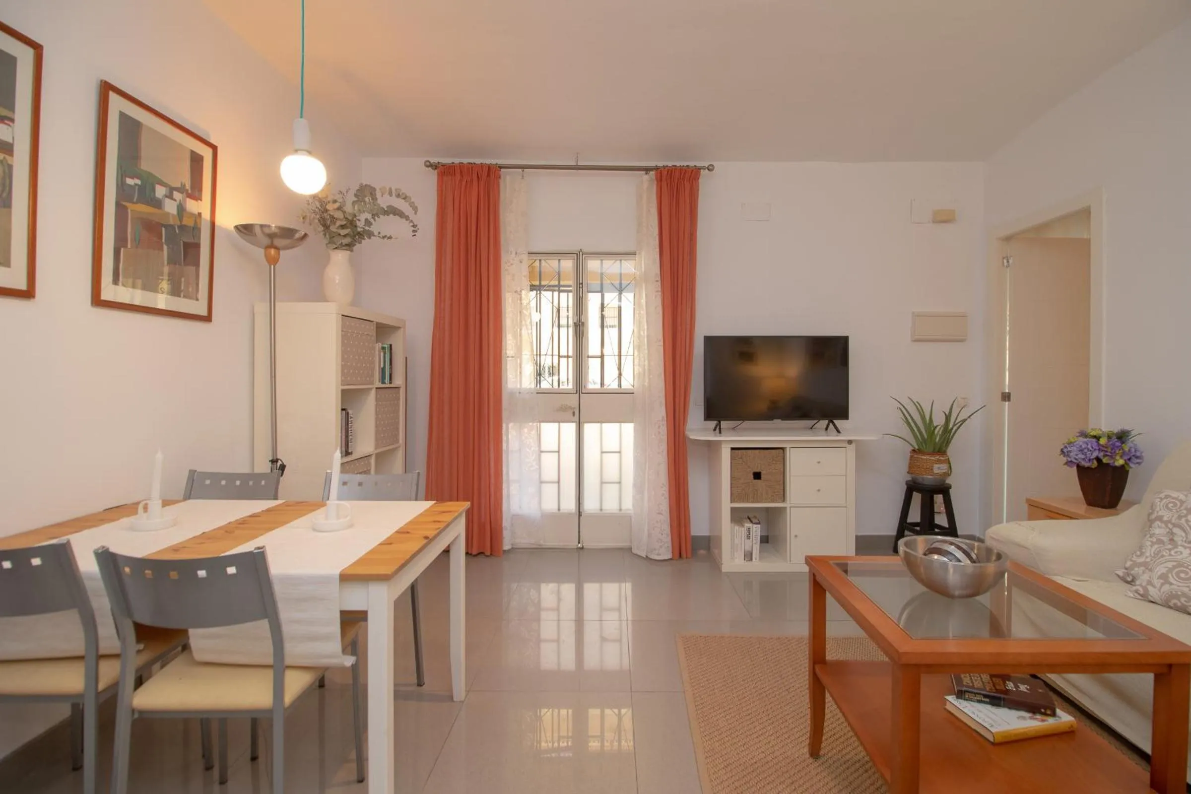 TV and multimedia in C52 - Seaside 2 Bedrooms By the Center