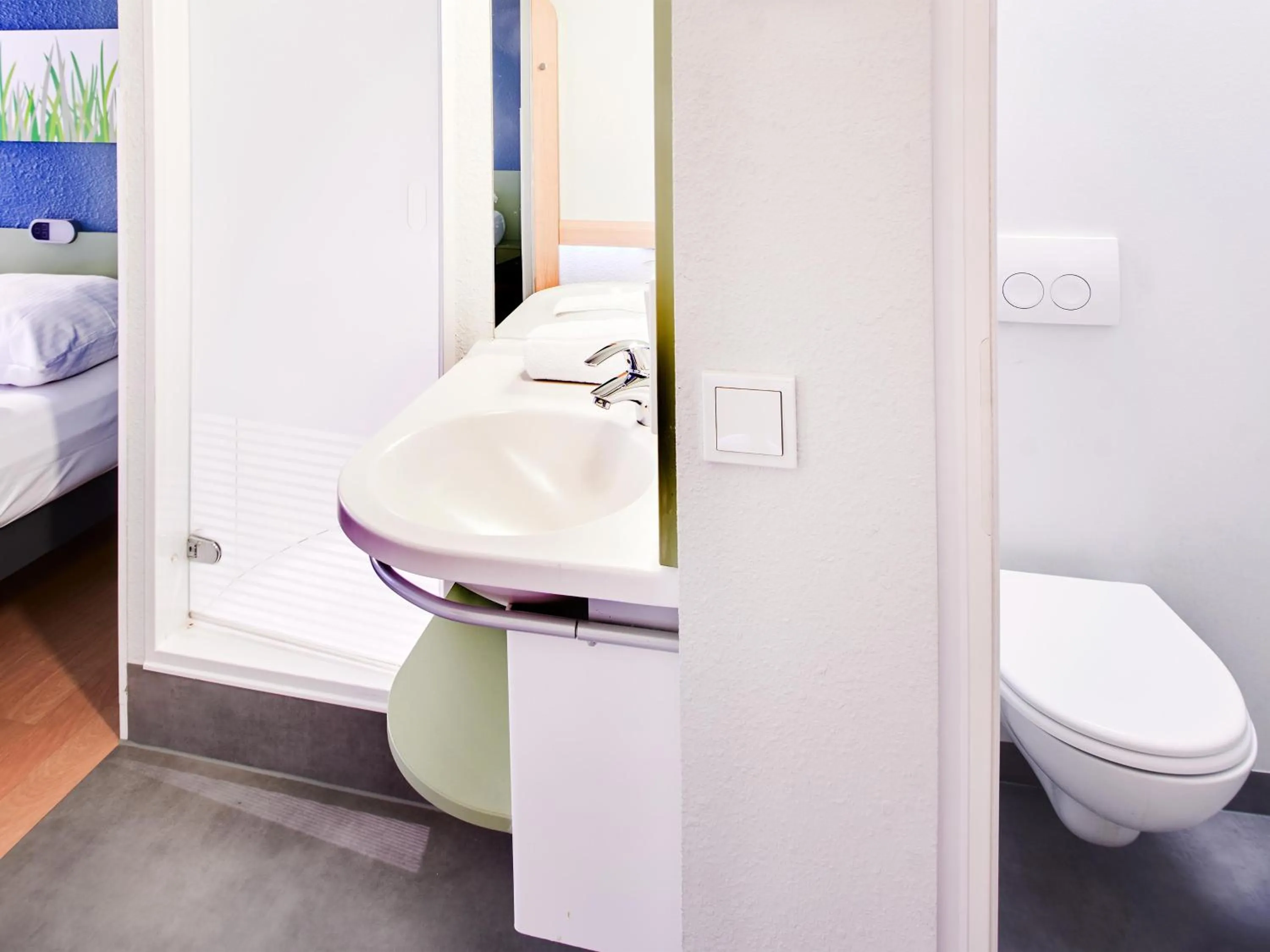 Shower in ibis budget Wiesbaden Nordenstadt