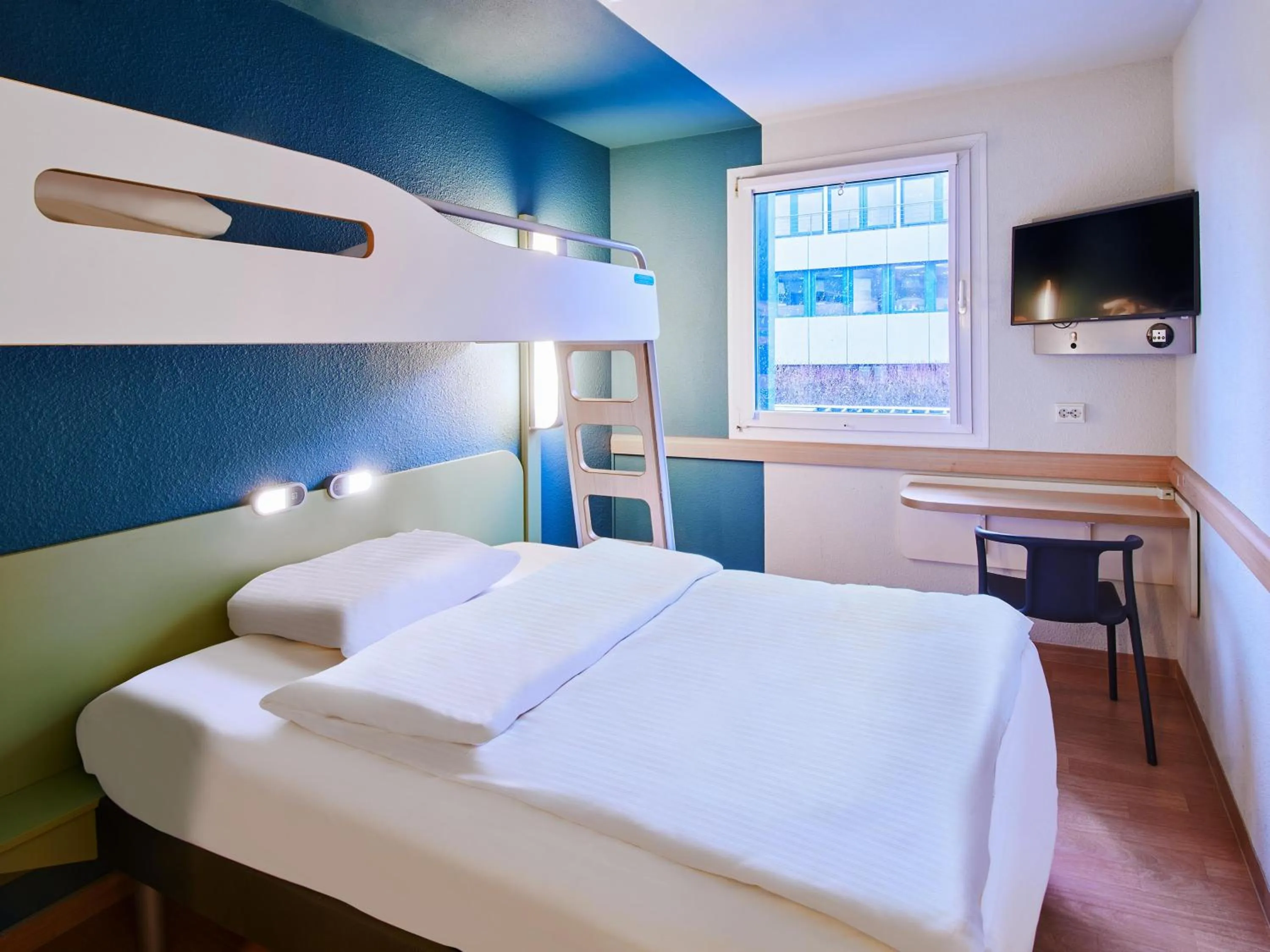 Photo of the whole room, Bed in ibis budget Wiesbaden Nordenstadt