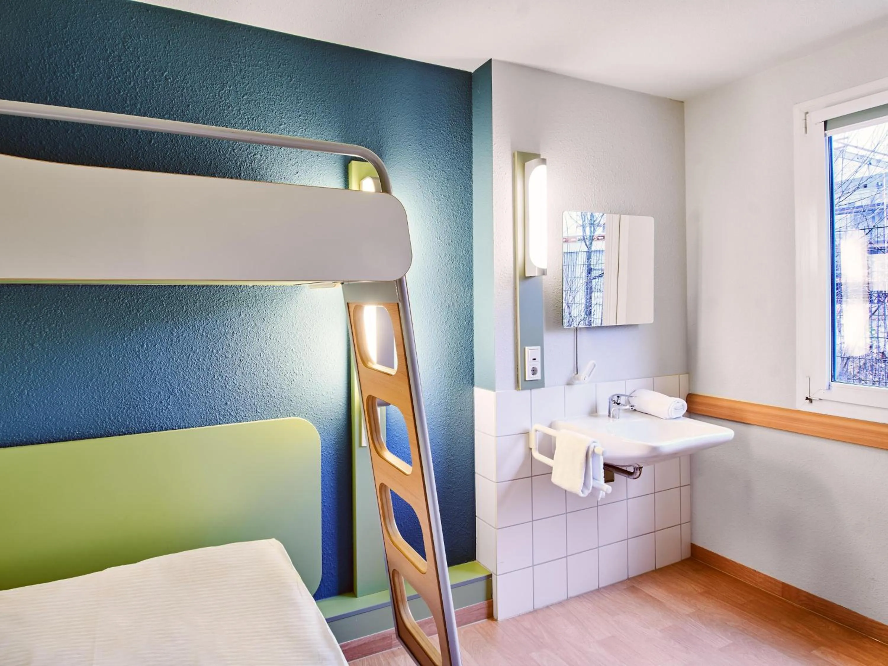 Bathroom, Bed in ibis budget Wiesbaden Nordenstadt