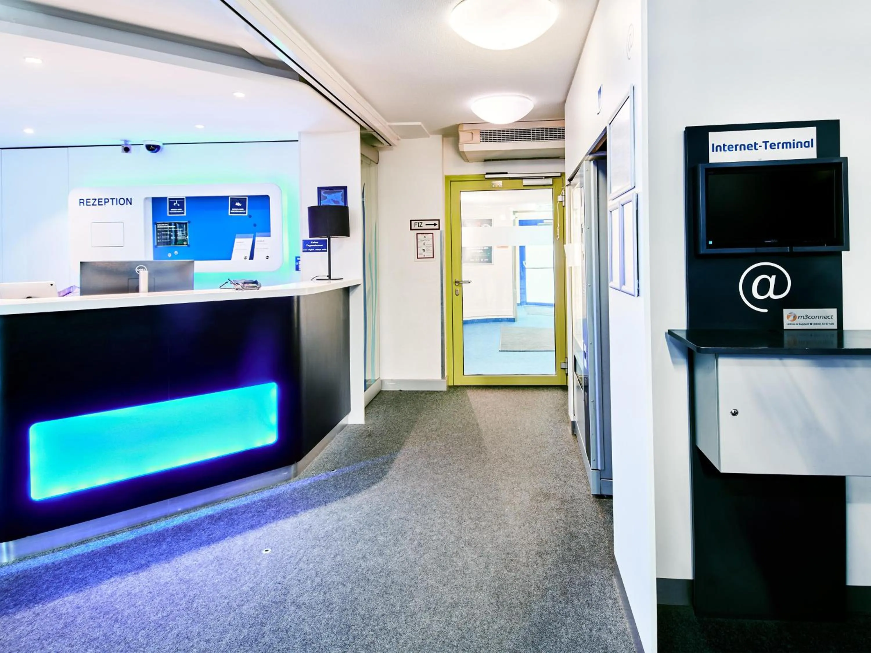 Lobby or reception in ibis budget Wiesbaden Nordenstadt