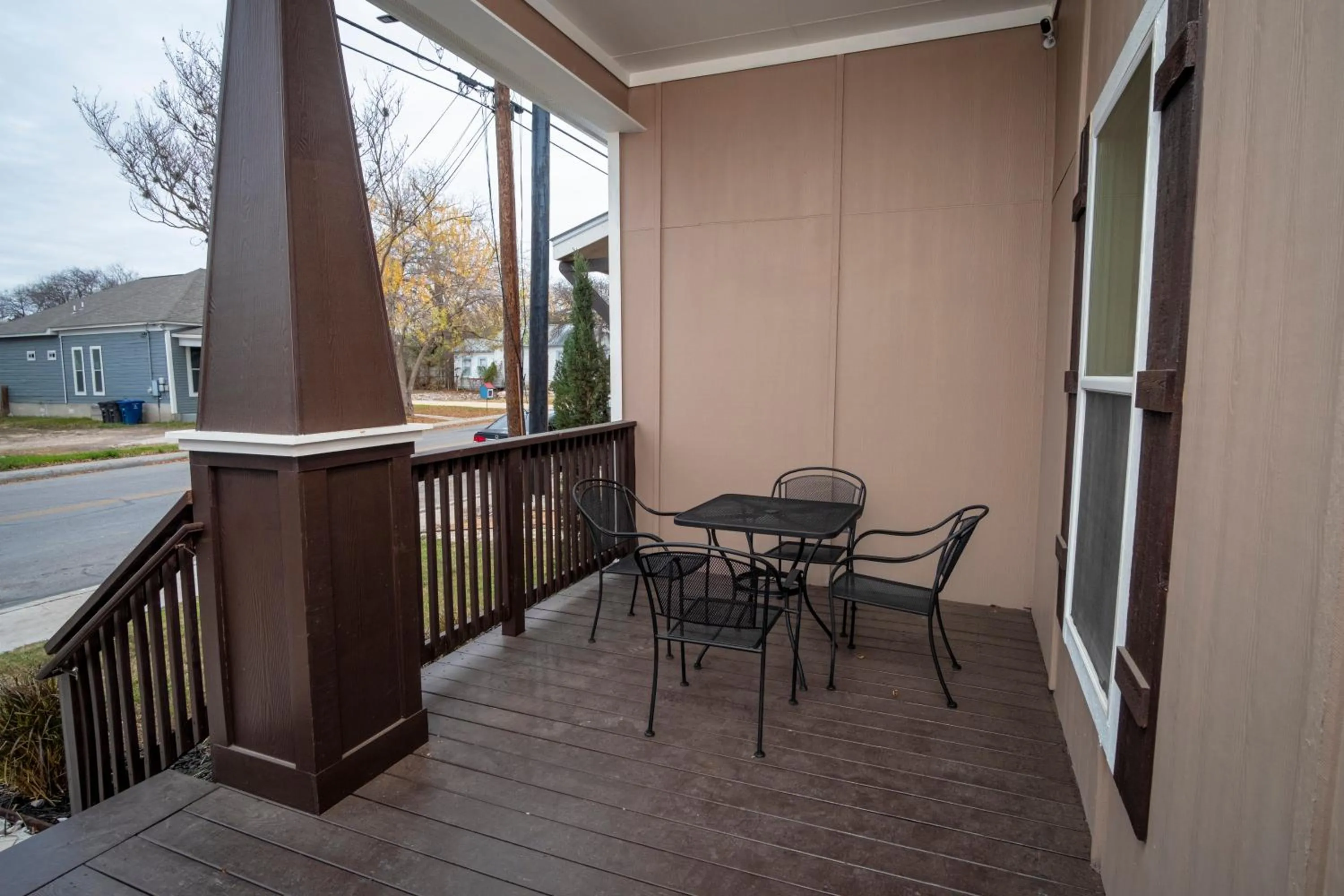 Balcony/Terrace in BRAND NEW Large Impressive House Near Downtown!
