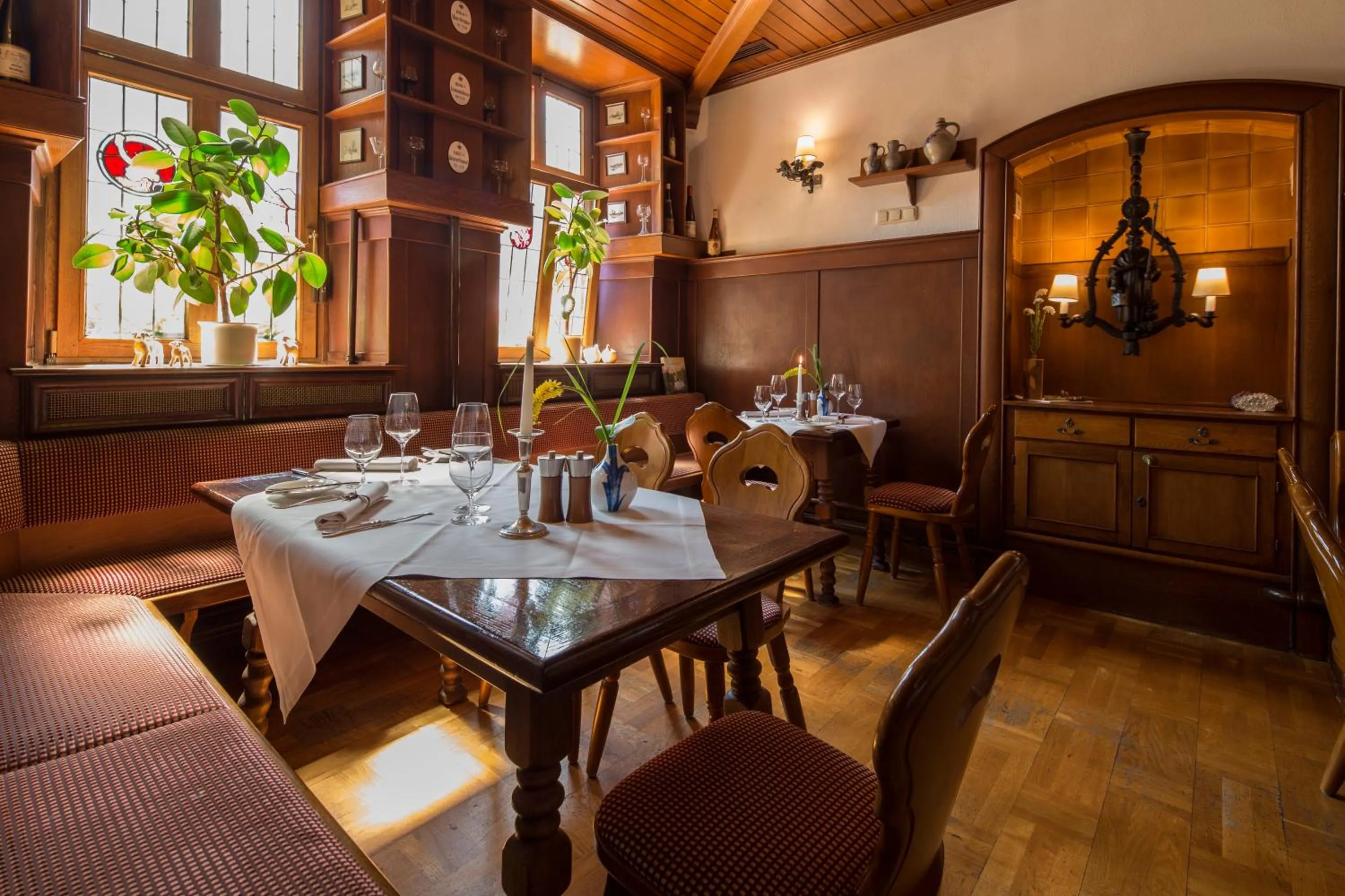 Restaurant/places to eat in Hotel und Weinhaus Zum Krug