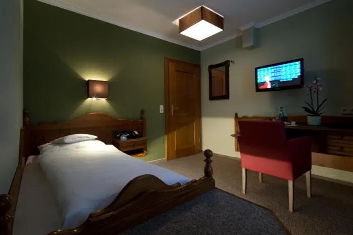 Photo of the whole room in Hotel und Weinhaus Zum Krug