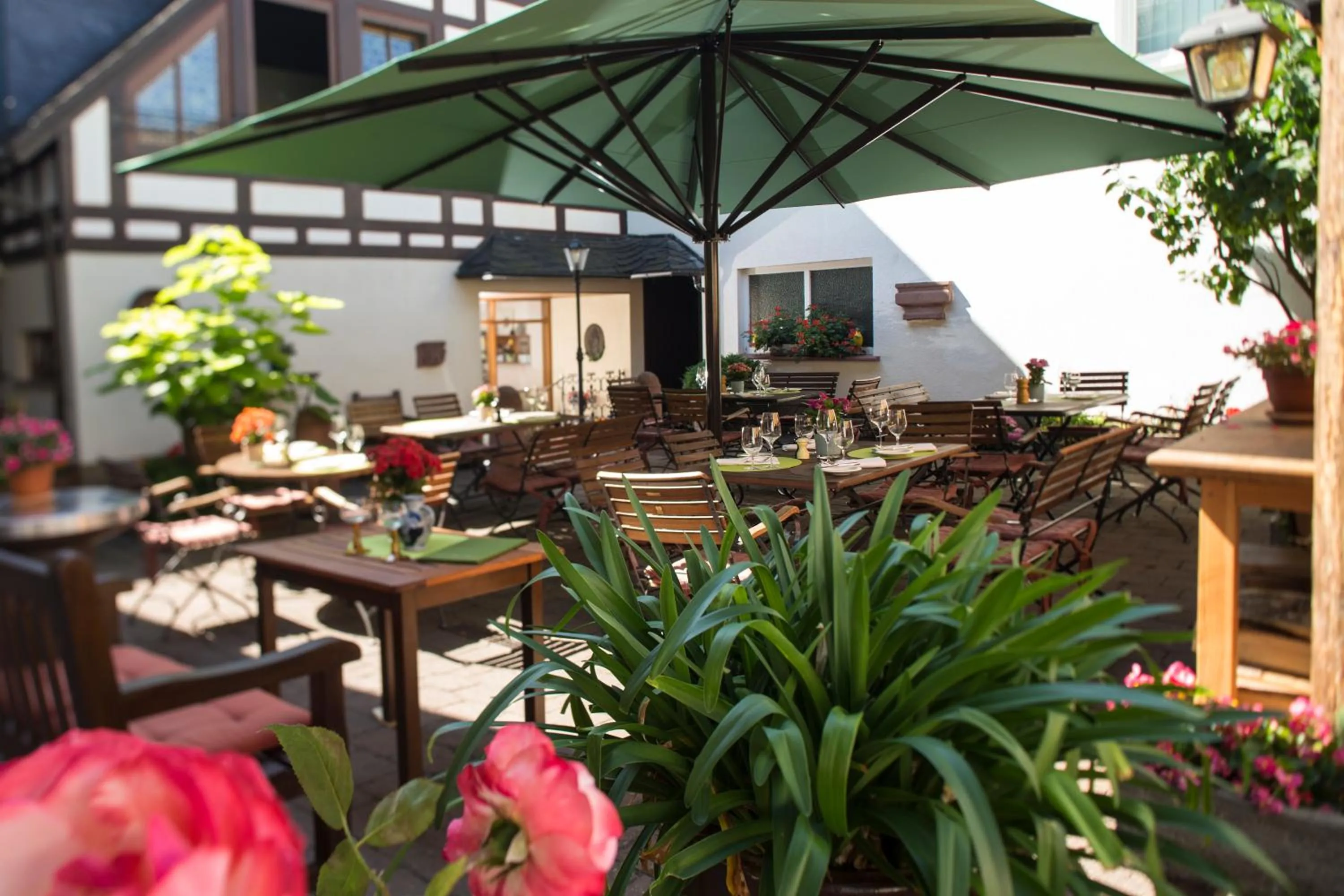 Restaurant/places to eat in Hotel und Weinhaus Zum Krug