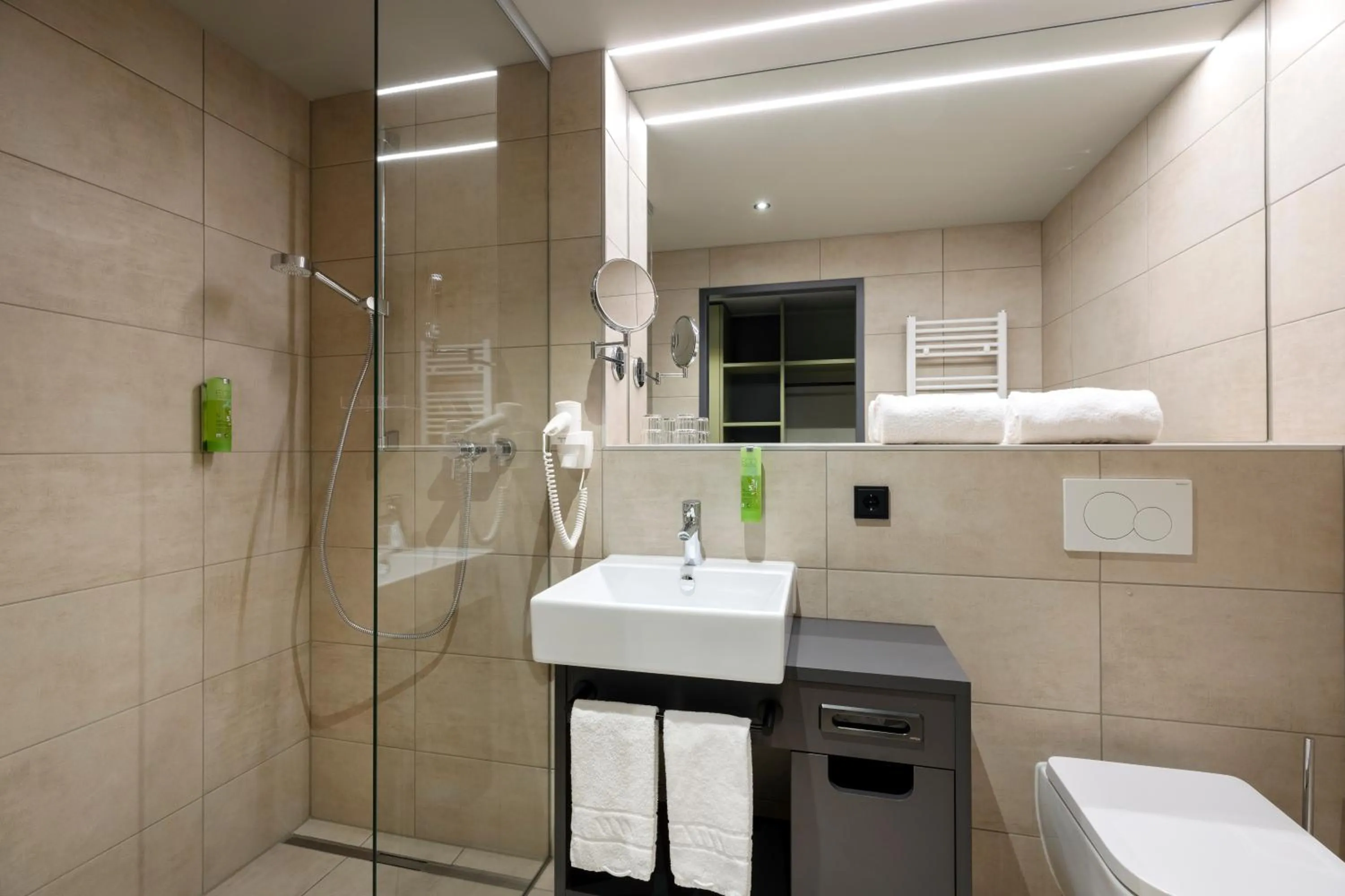 Bathroom in JUFA Hotel Laterns - Klangholzhus