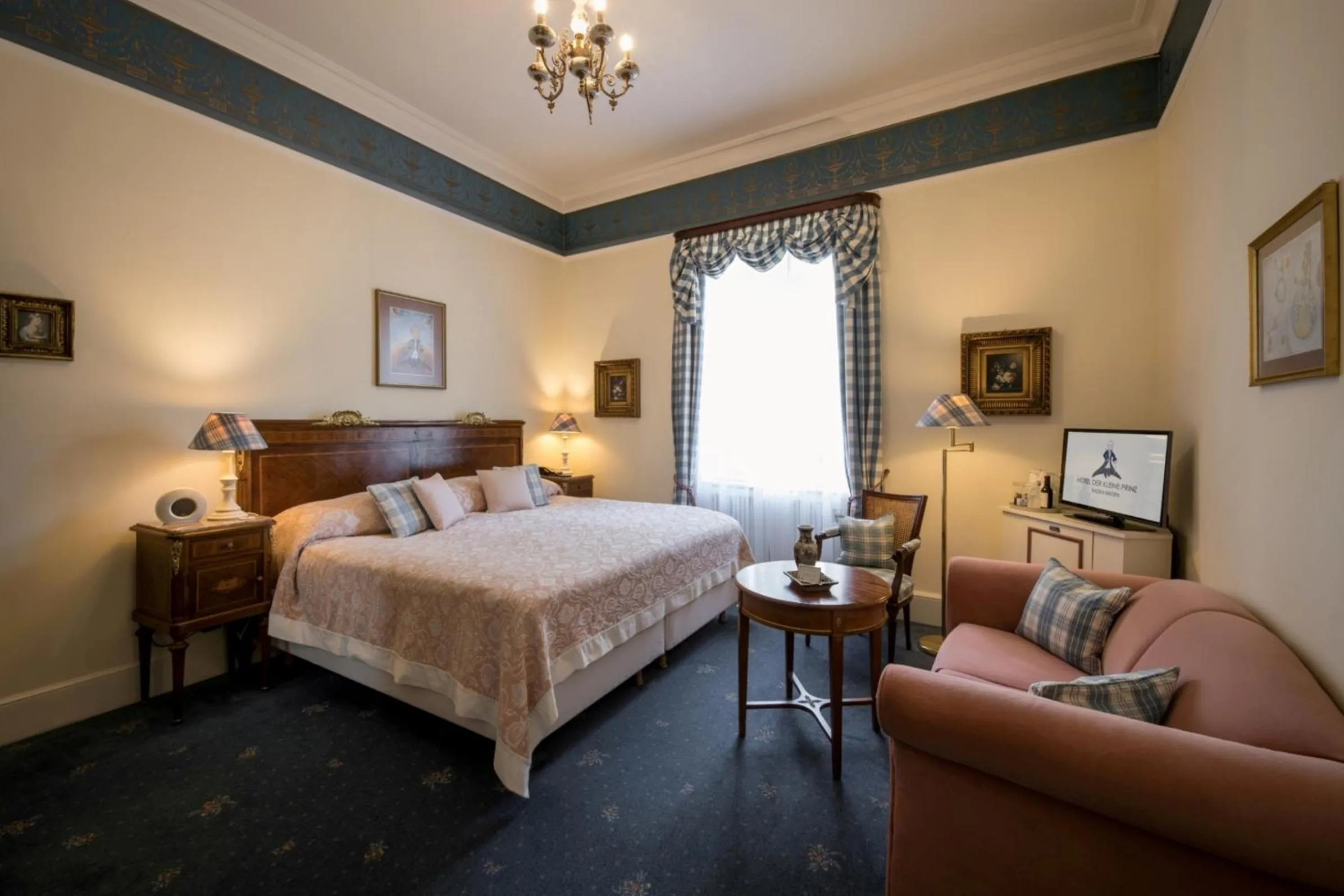 Photo of the whole room, Bed in Hotel Der Kleine Prinz