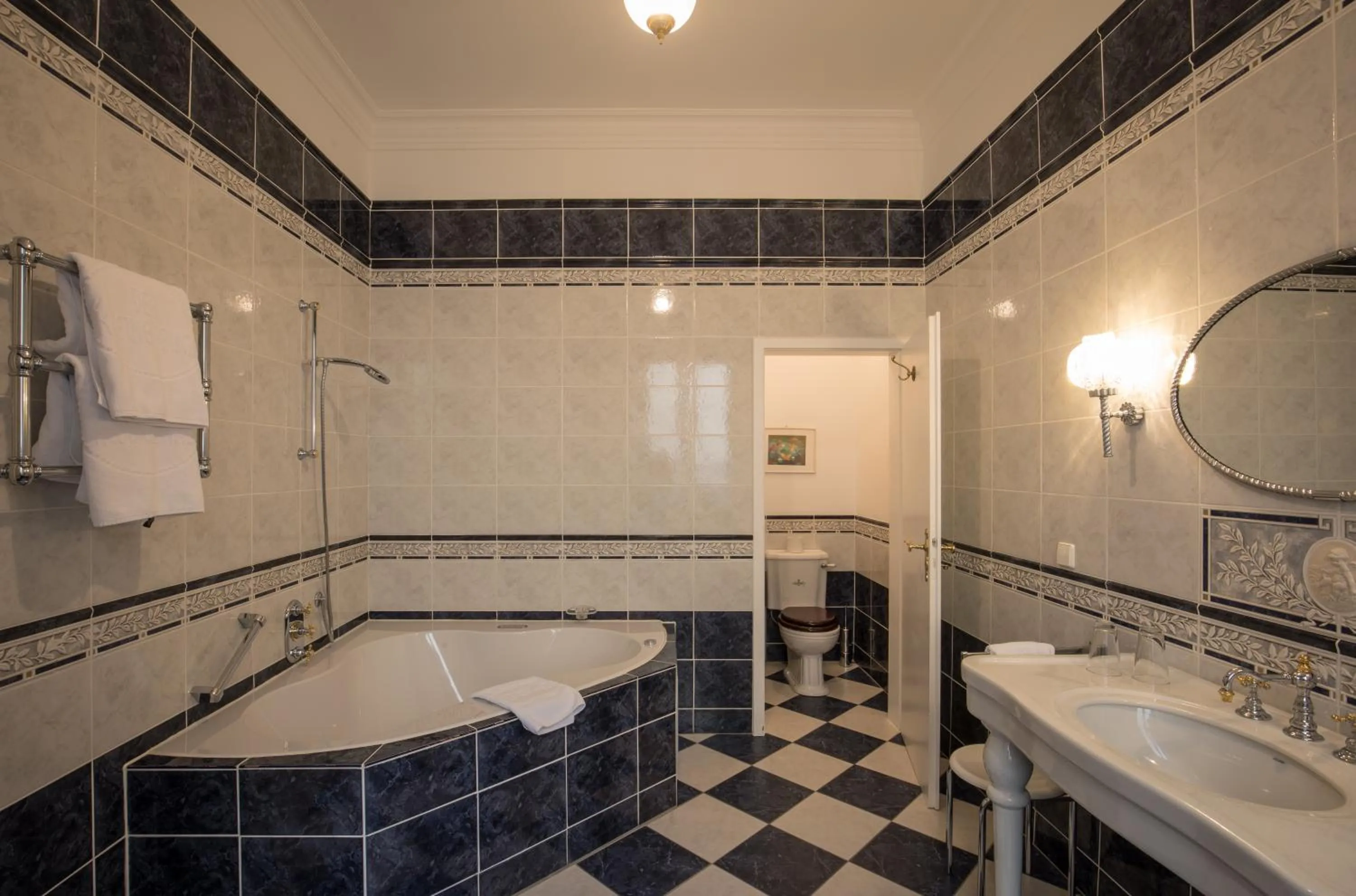 Hot Tub in Hotel Der Kleine Prinz