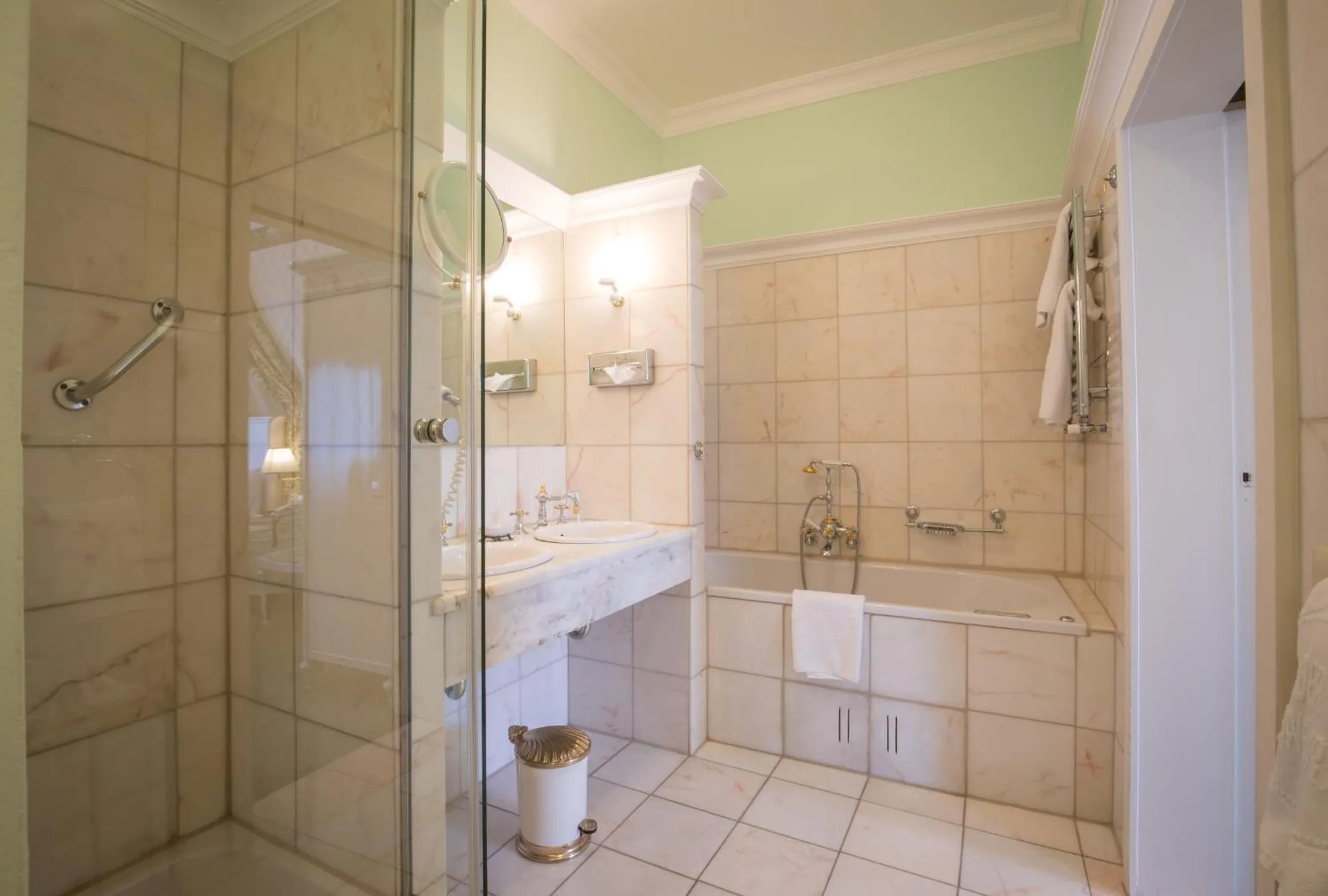 Shower in Hotel Der Kleine Prinz