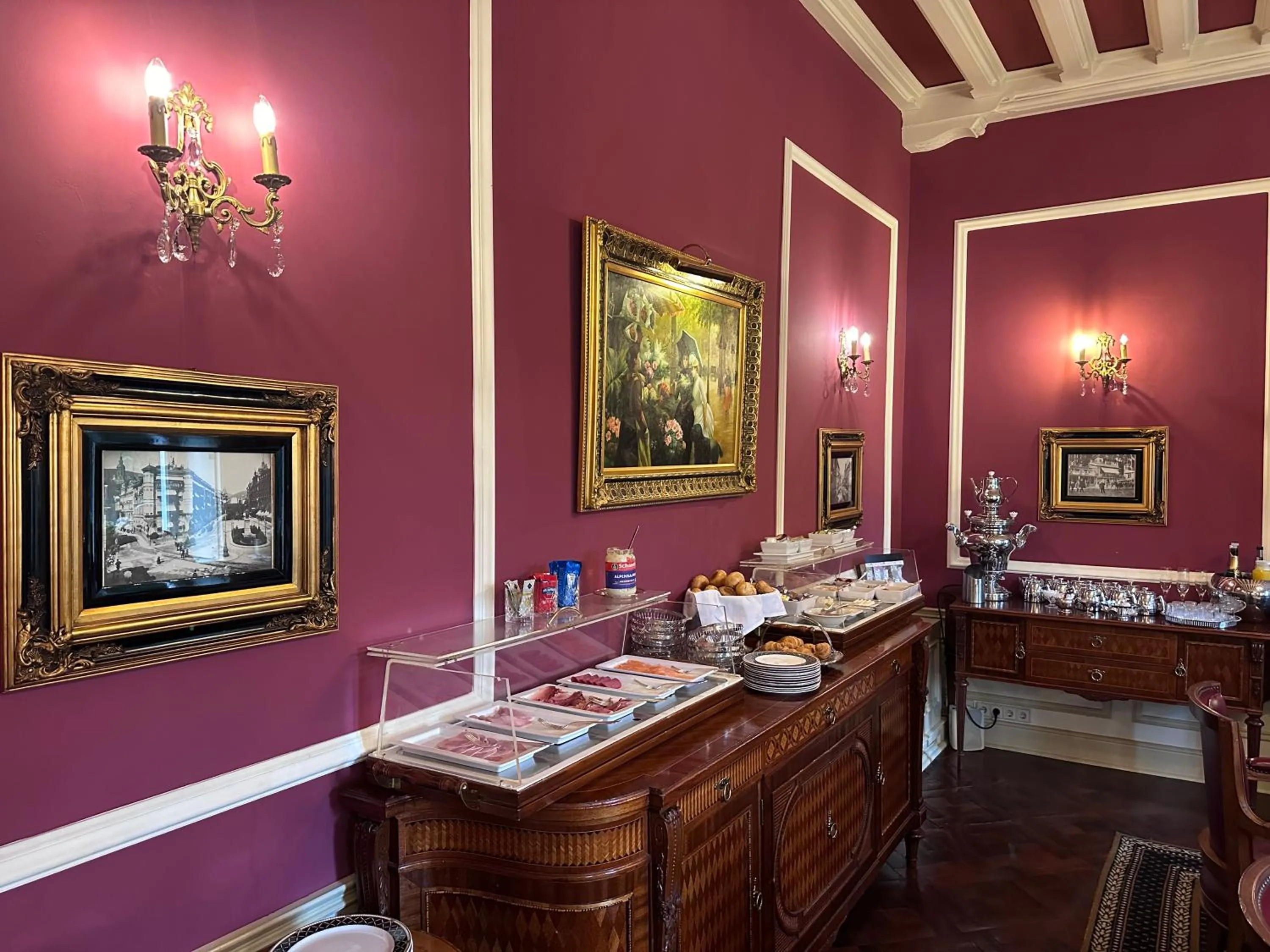 Breakfast in Hotel Belle Epoque