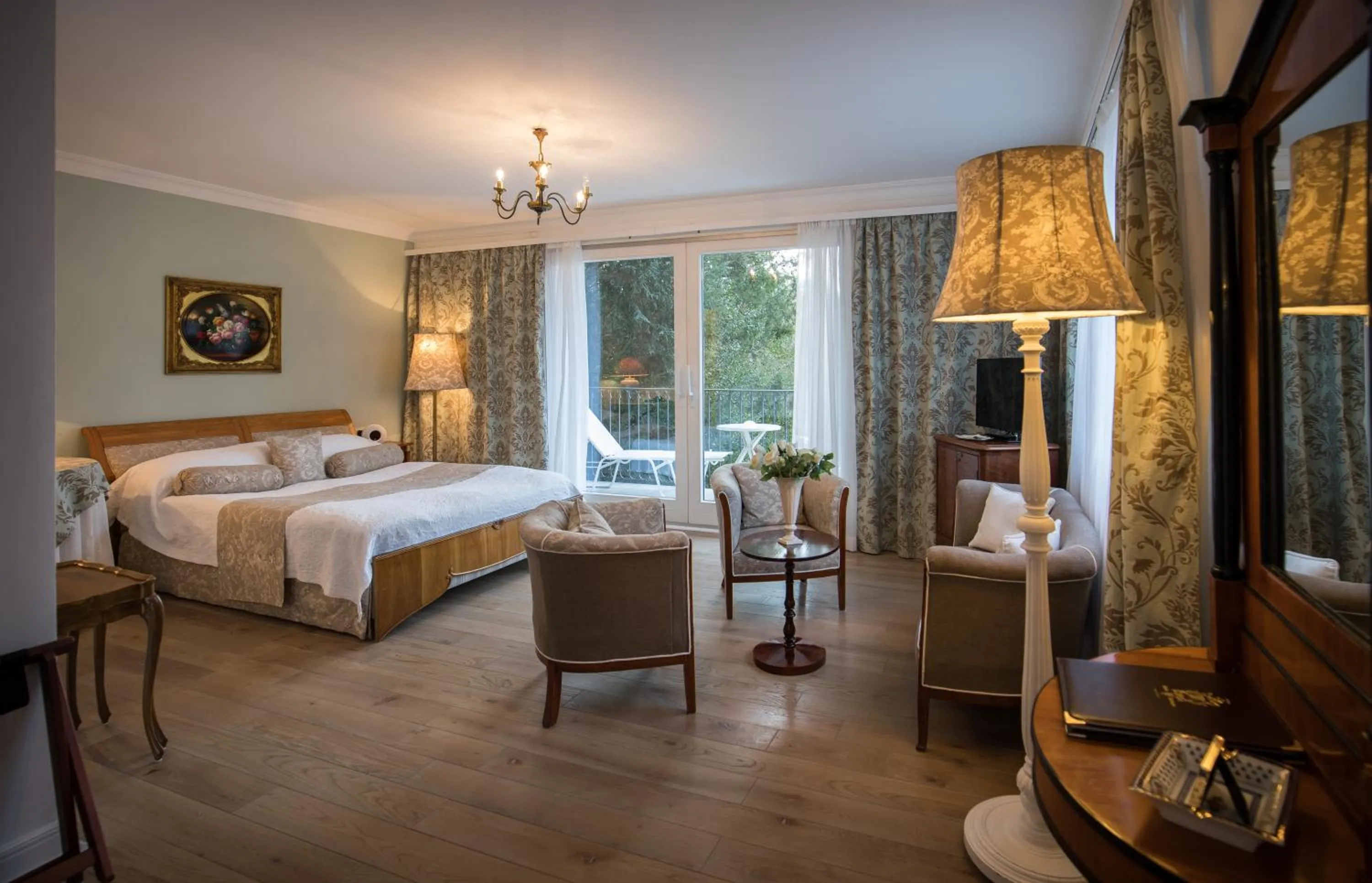 Bed in Hotel Belle Epoque