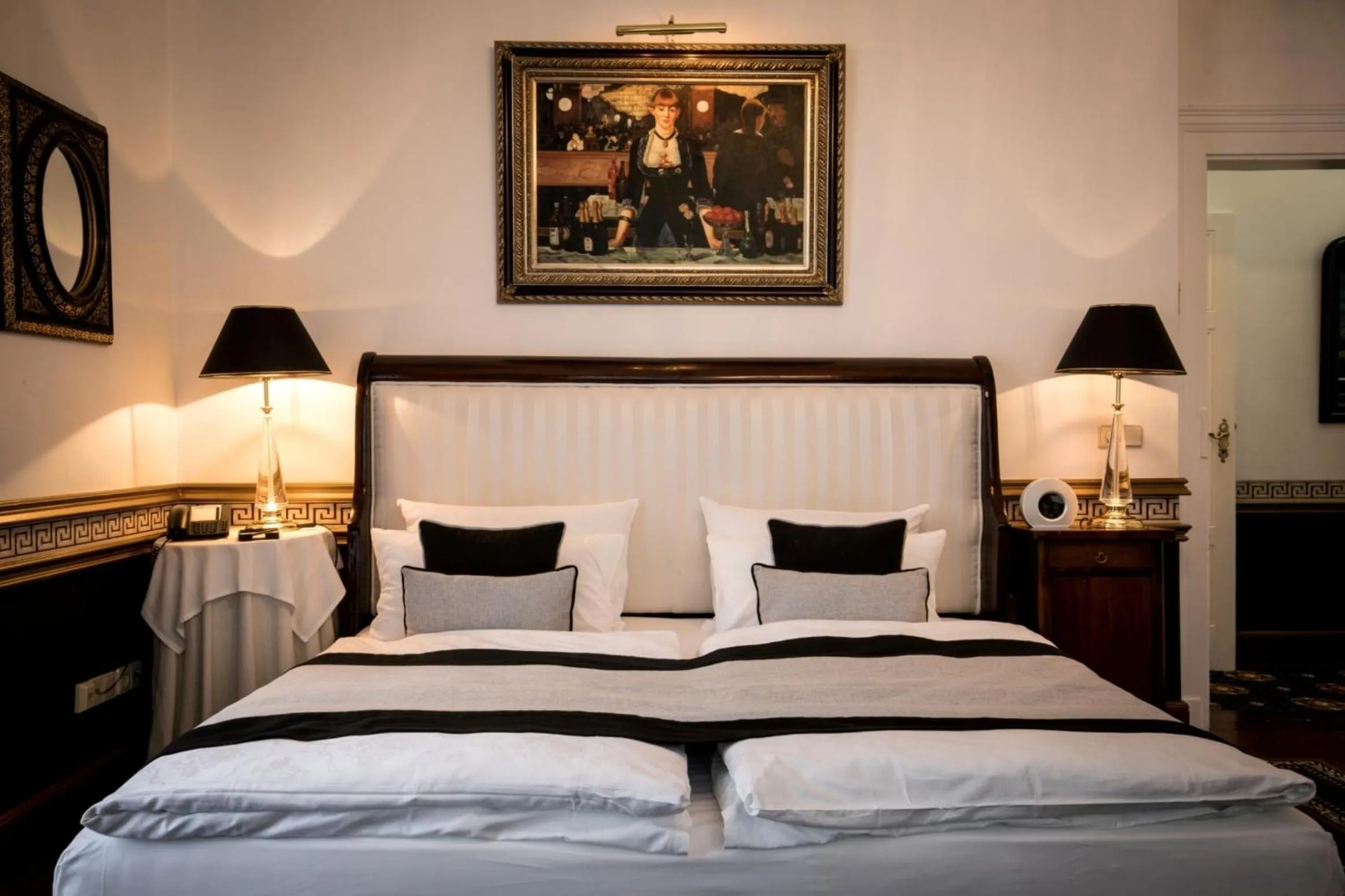 Bed in Hotel Belle Epoque