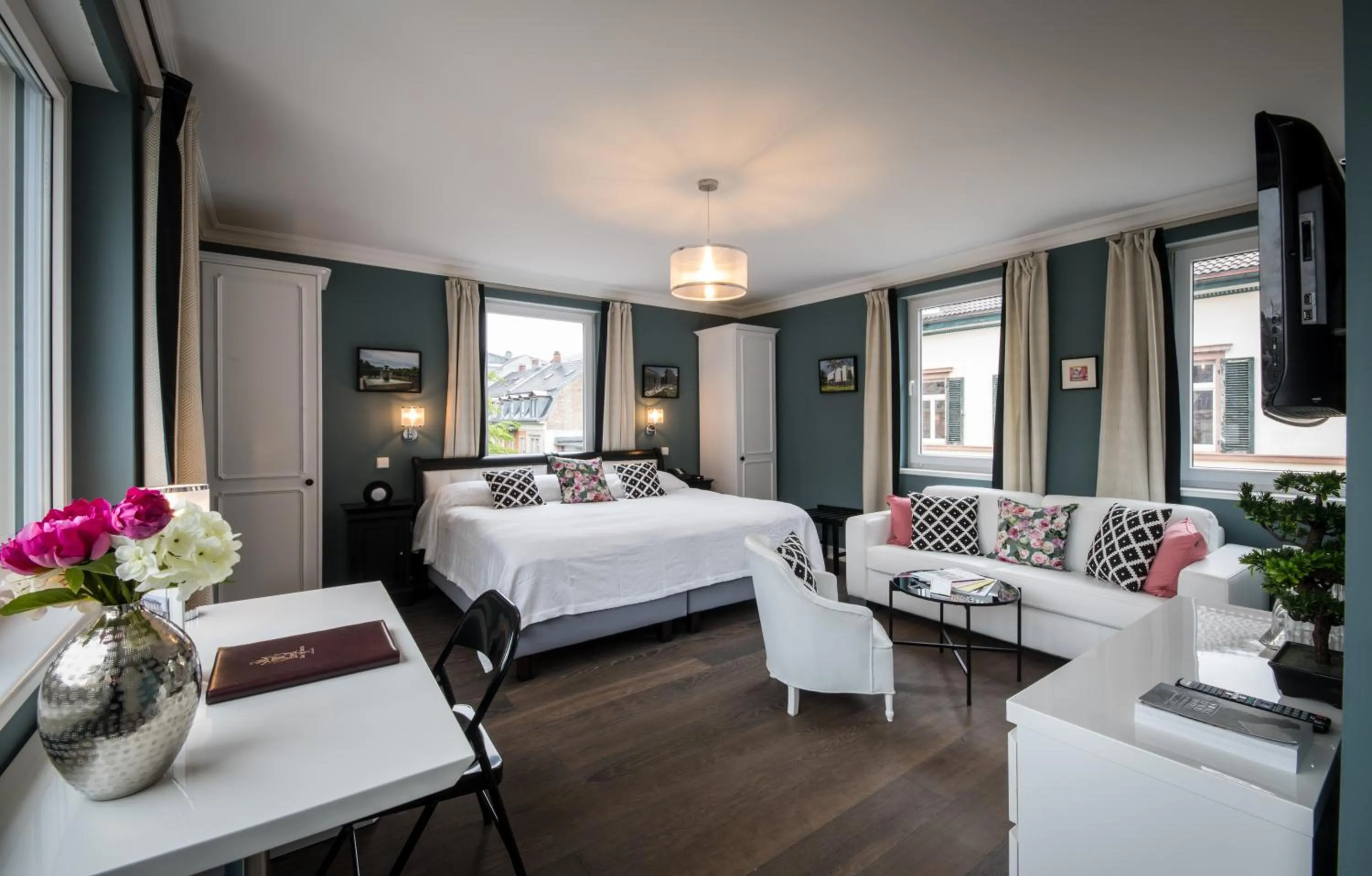 Bed in Hotel Belle Epoque