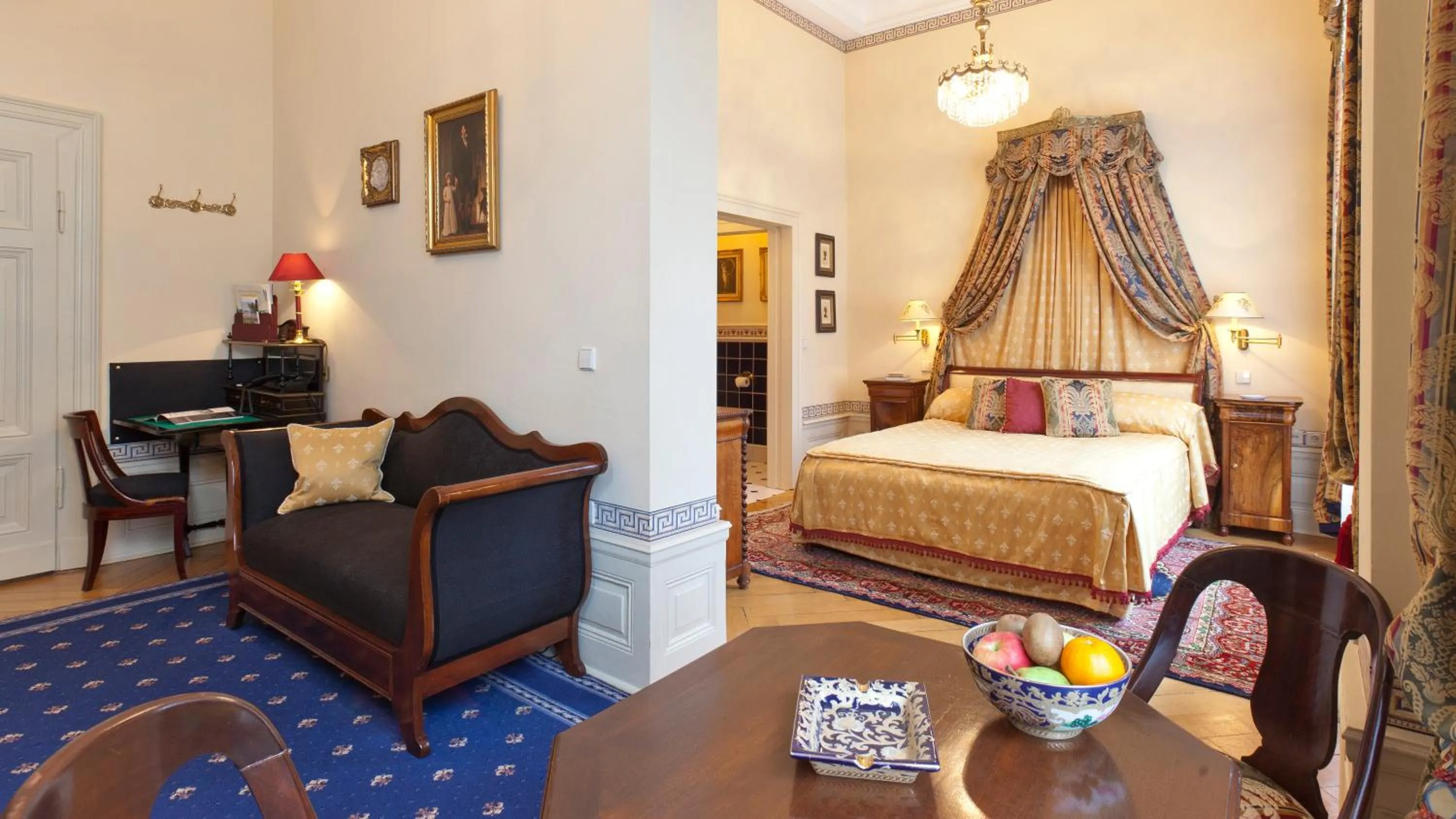 Photo of the whole room, Bed in Hotel Belle Epoque