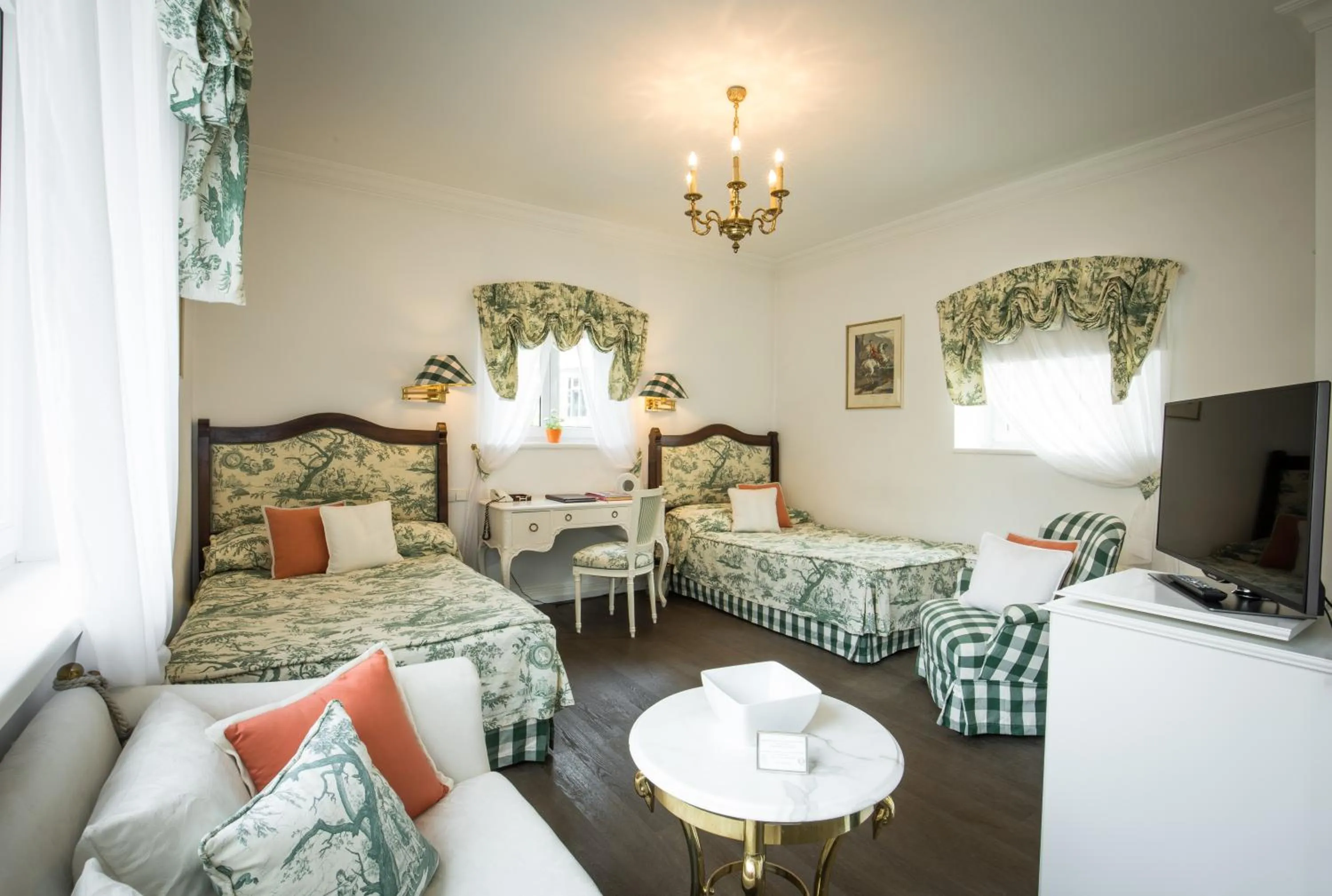 Photo of the whole room, Bed in Hotel Belle Epoque