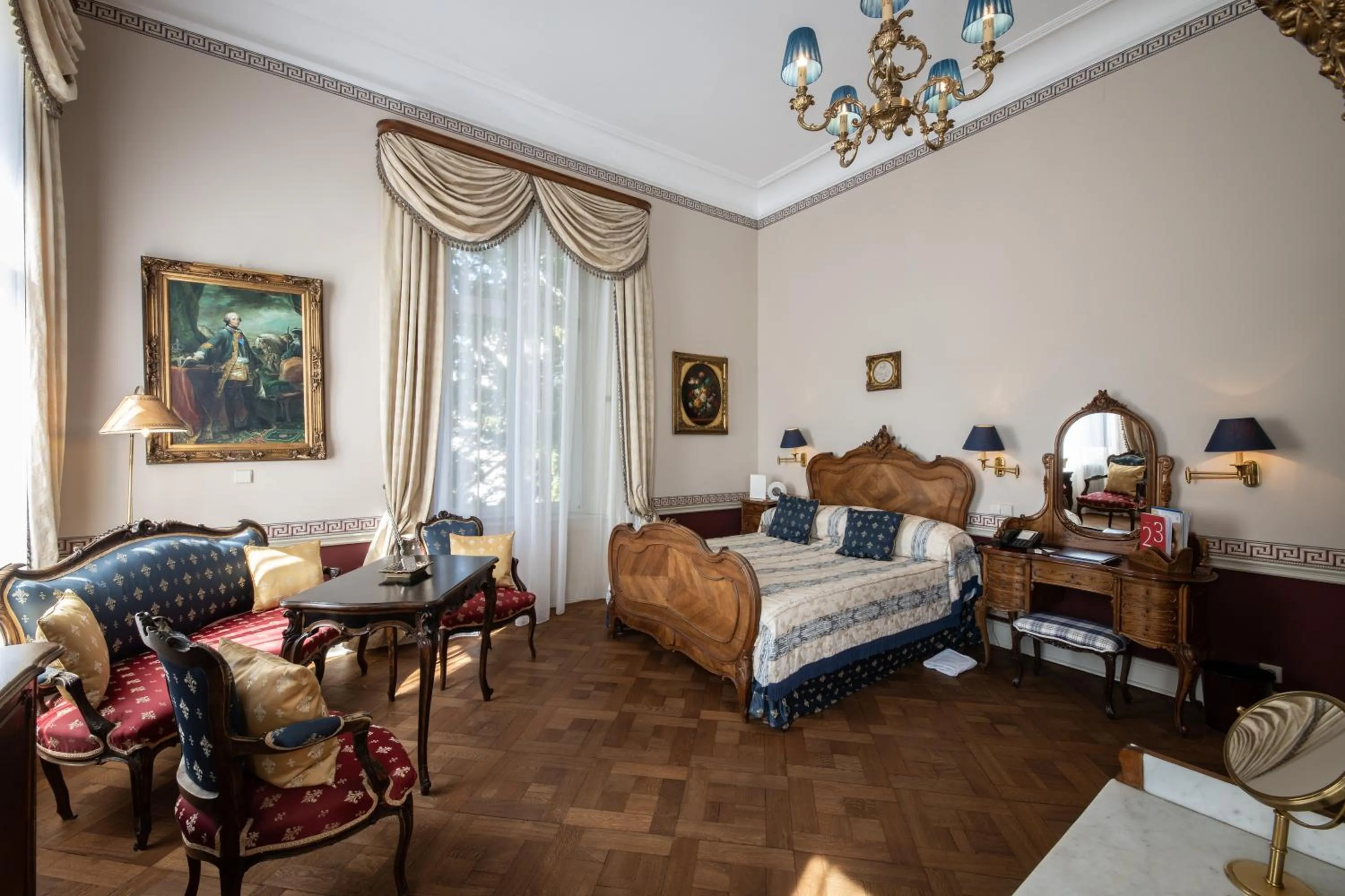 Bed in Hotel Belle Epoque