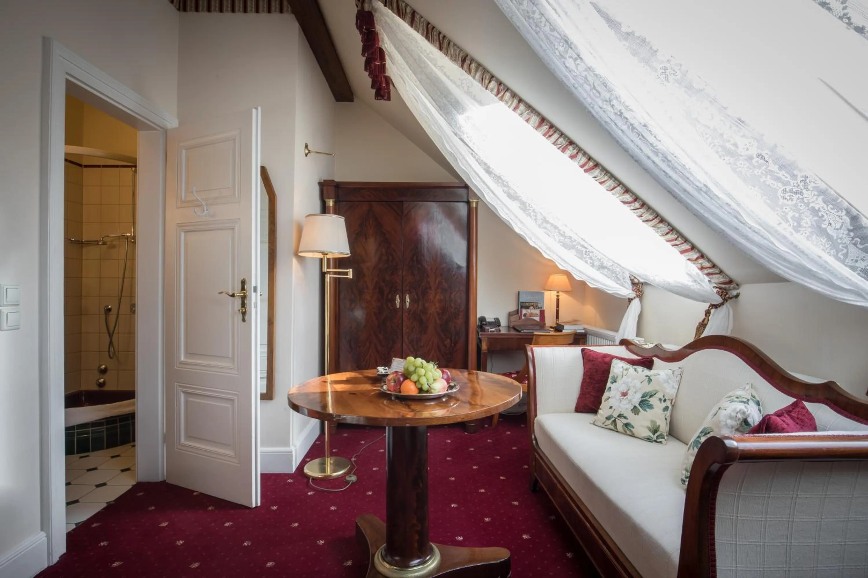 Photo of the whole room, Bed in Hotel Belle Epoque