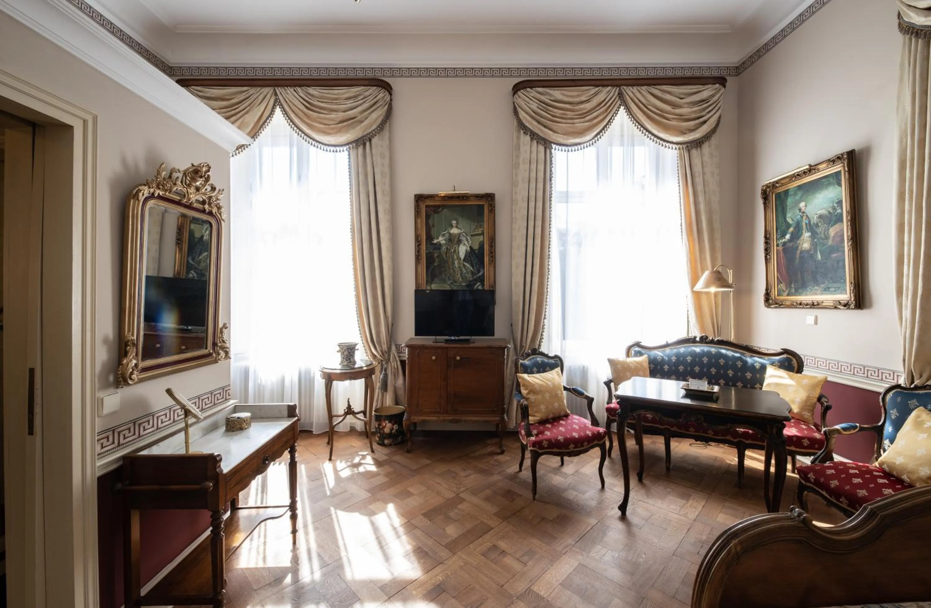 TV and multimedia in Hotel Belle Epoque