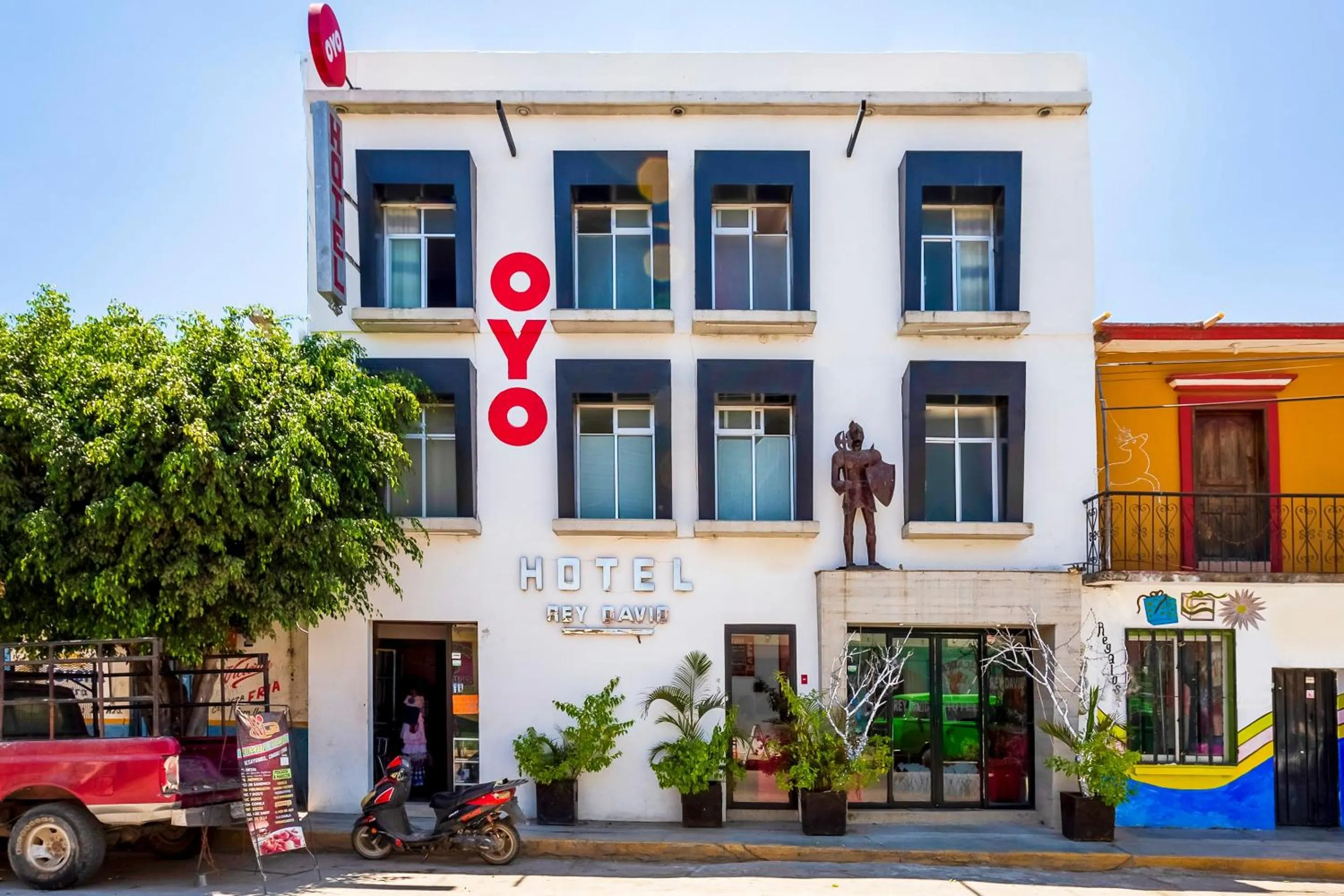 Facade/entrance in OYO Hotel Rey David, Oaxaca