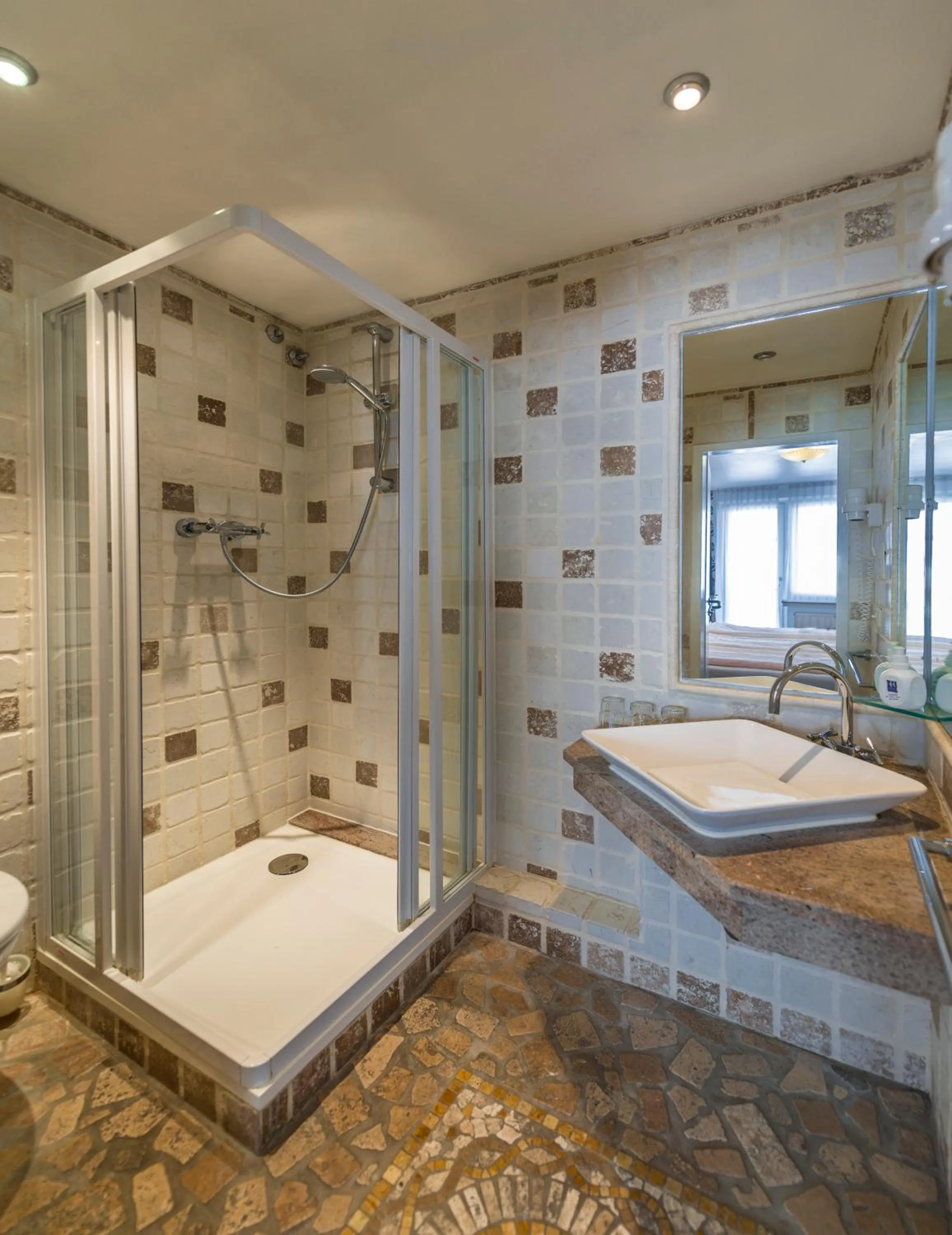 Bathroom in Breslauer Hof Am Dom