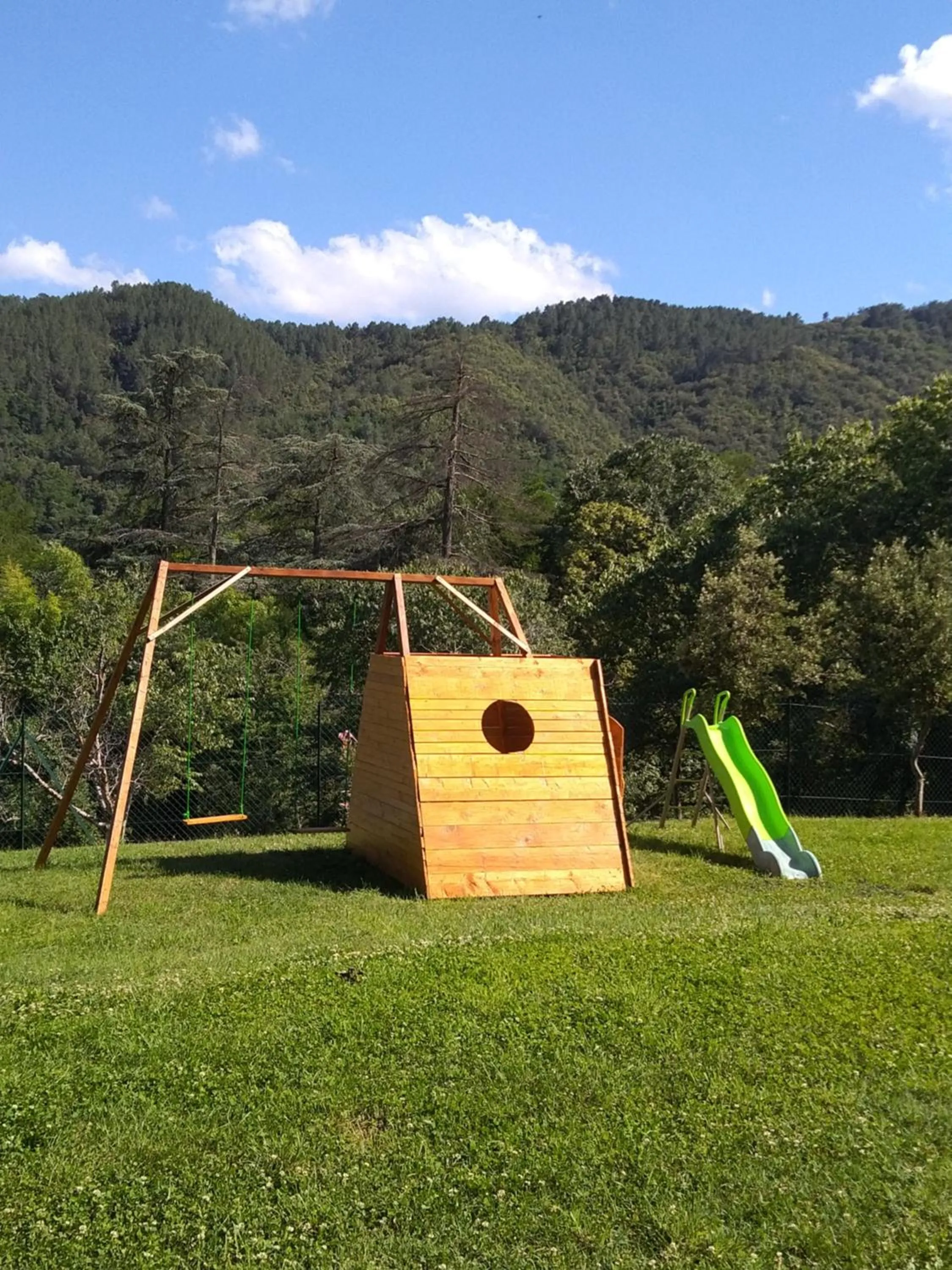 Children play ground in Chez Cécile et Mickaël