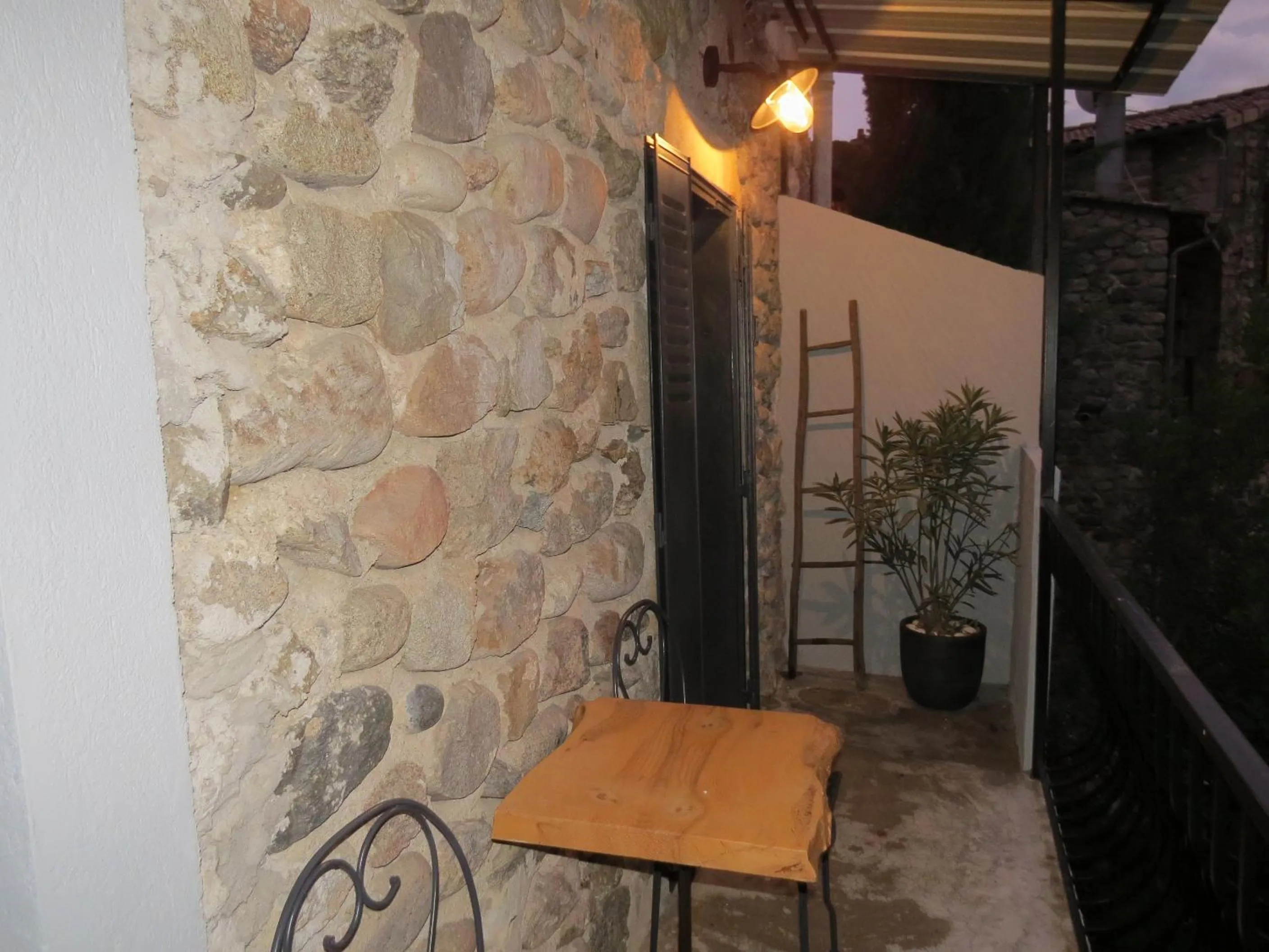 Facade/entrance in Chez Cécile et Mickaël