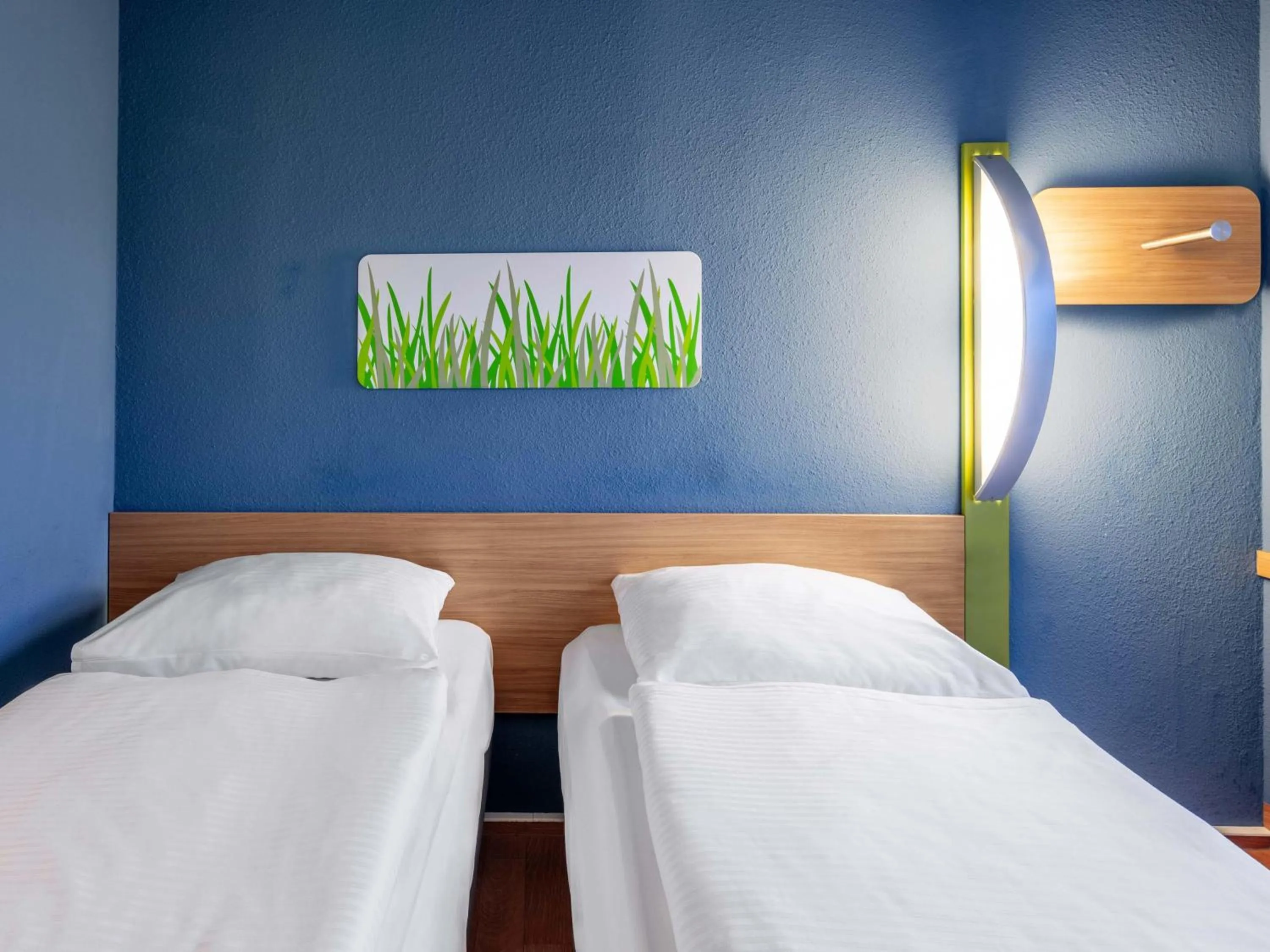 Bed in B&B HOTEL Saarbrücken-Ost