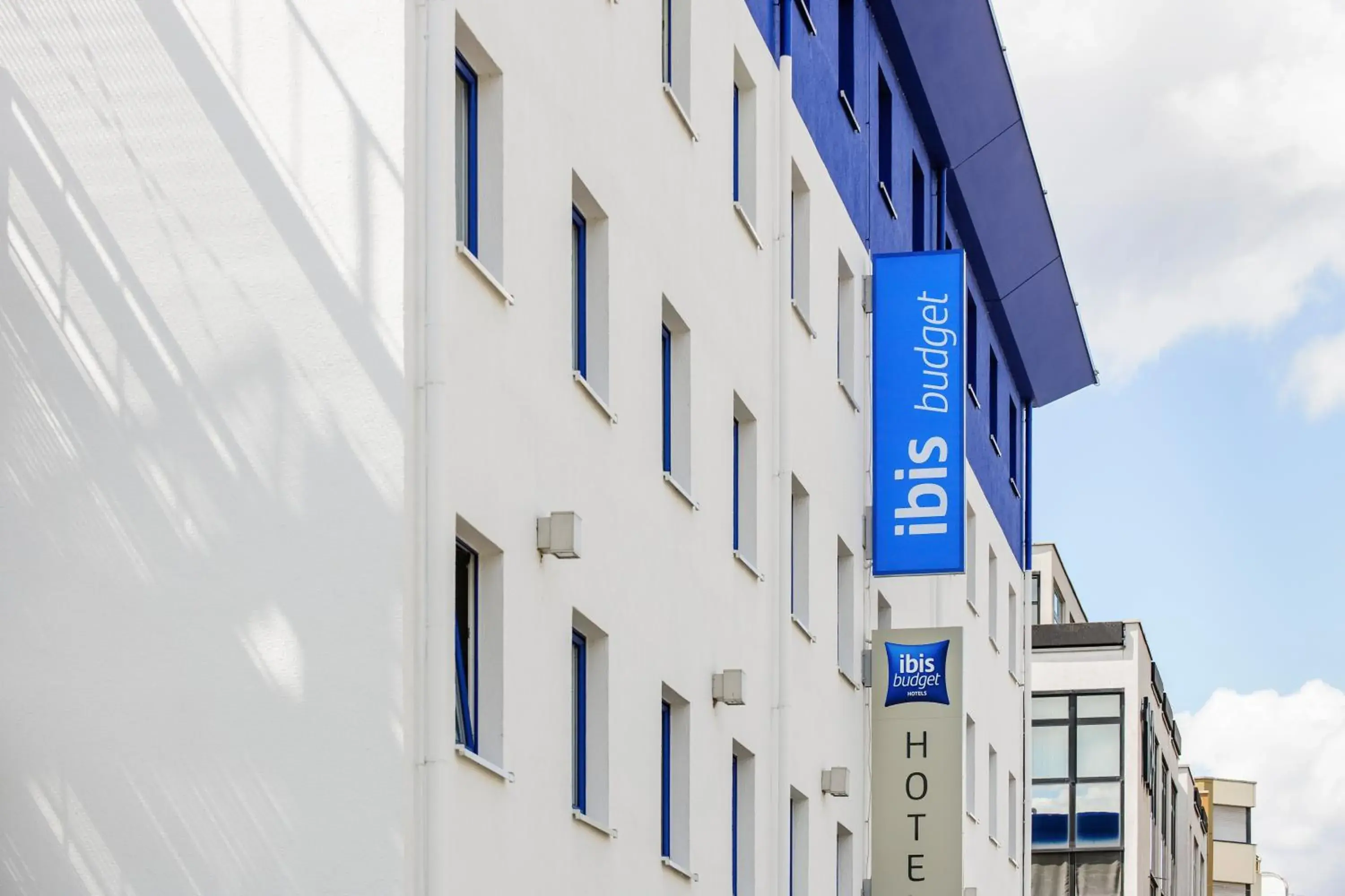 Facade/entrance in ibis budget Saarbruecken Ost