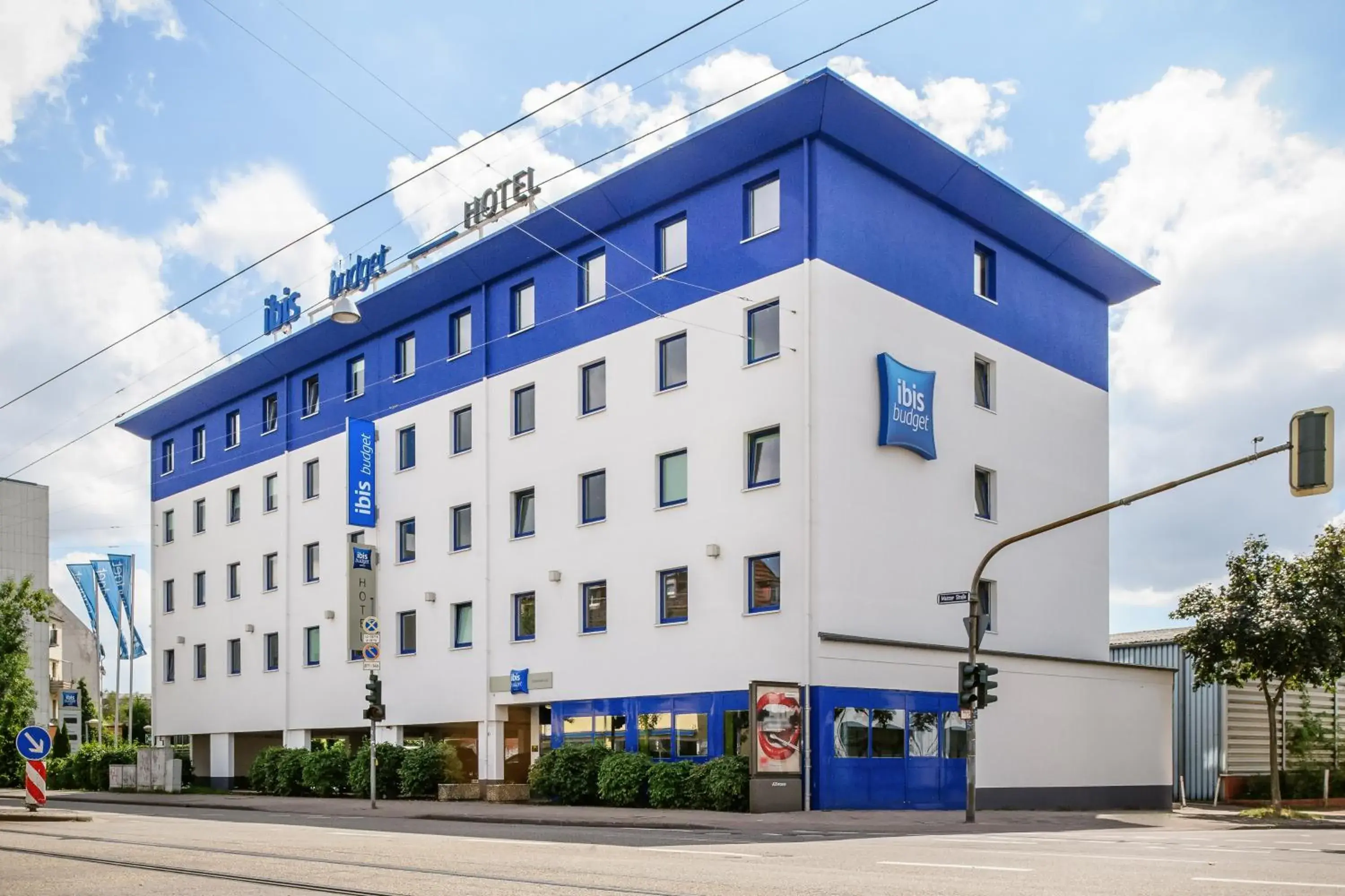 Facade/entrance, Property Building in ibis budget Saarbruecken Ost