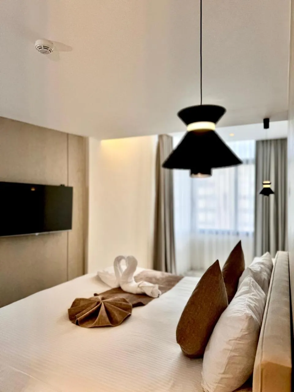 Bedroom, Bed in New MerryLand Hotel
