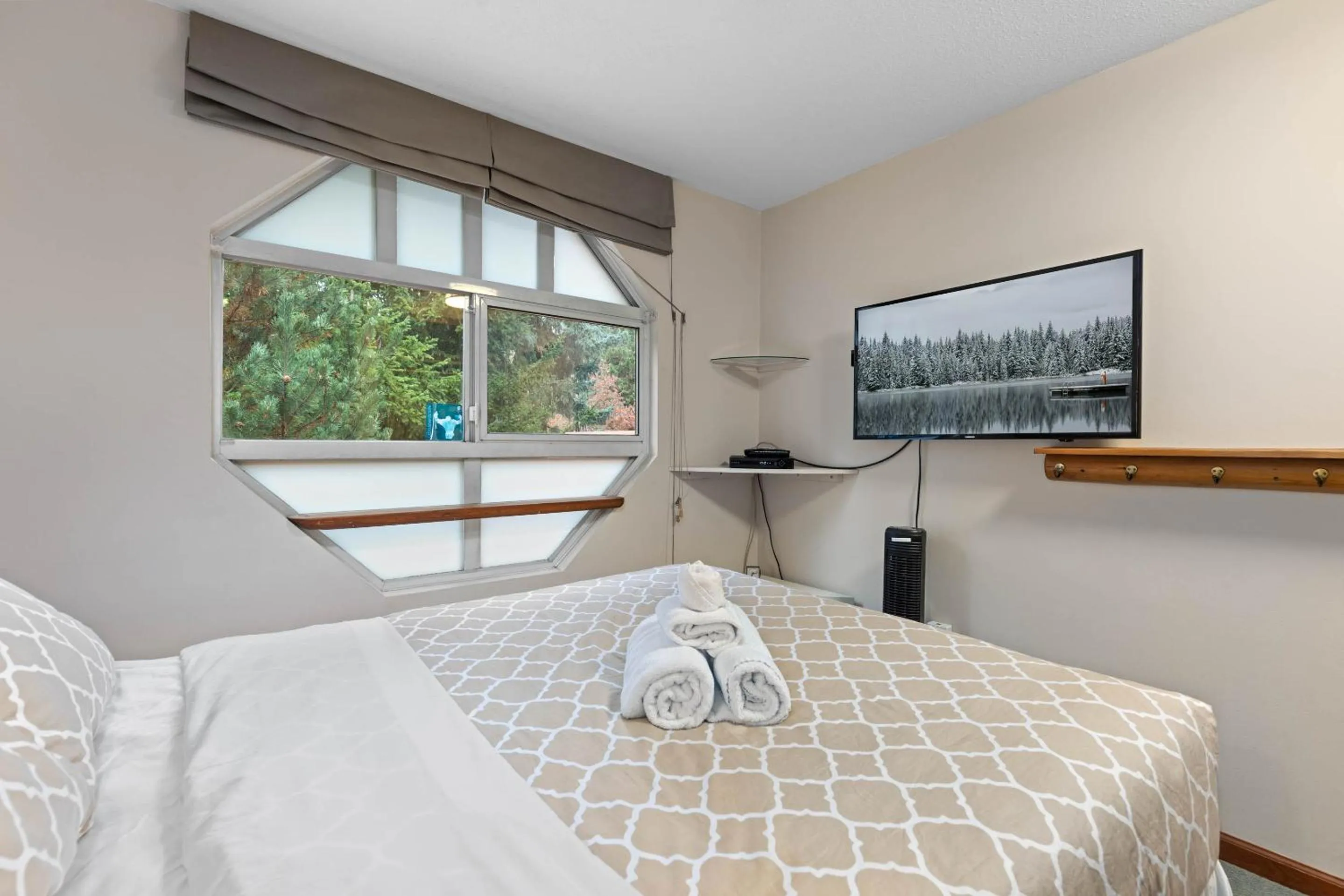 Bed in Stoney Creek Sunpath by Whistler Premier