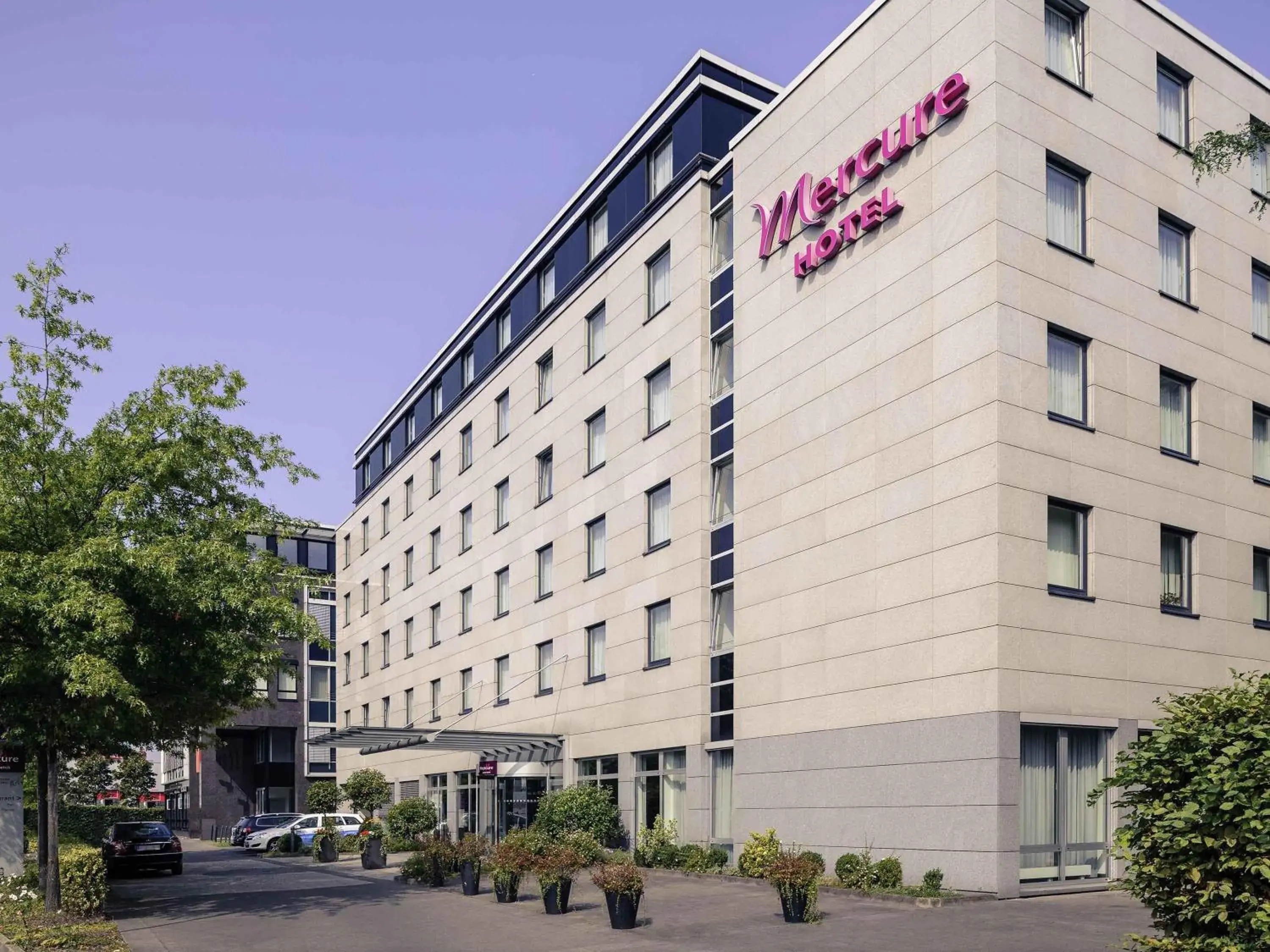 Property building in Mercure Hotel Düsseldorf City Nord Property building in Mercure Hotel Düsseldorf City Nord