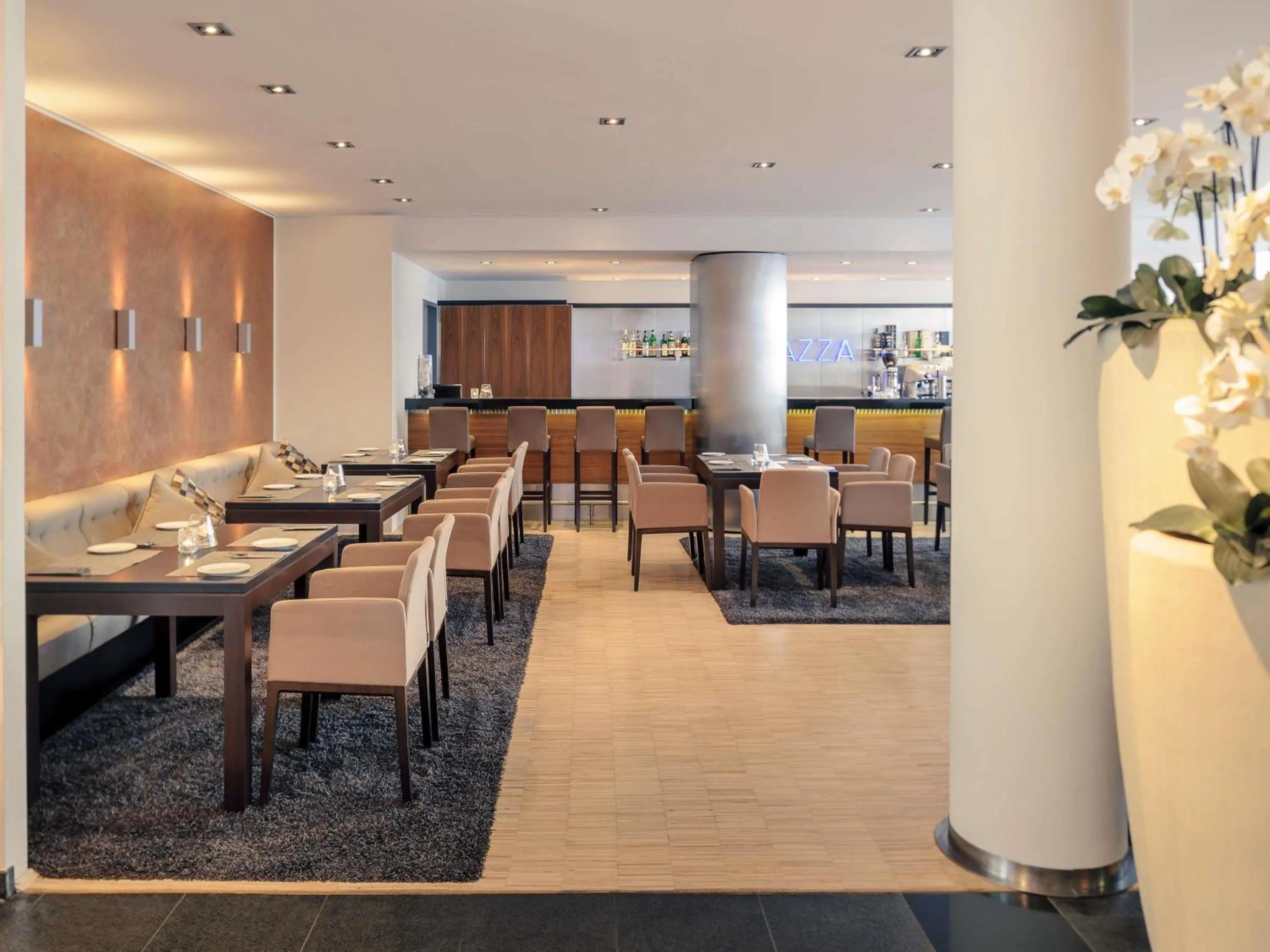 Lounge or bar in Sunday Hotel Düsseldorf City Nord