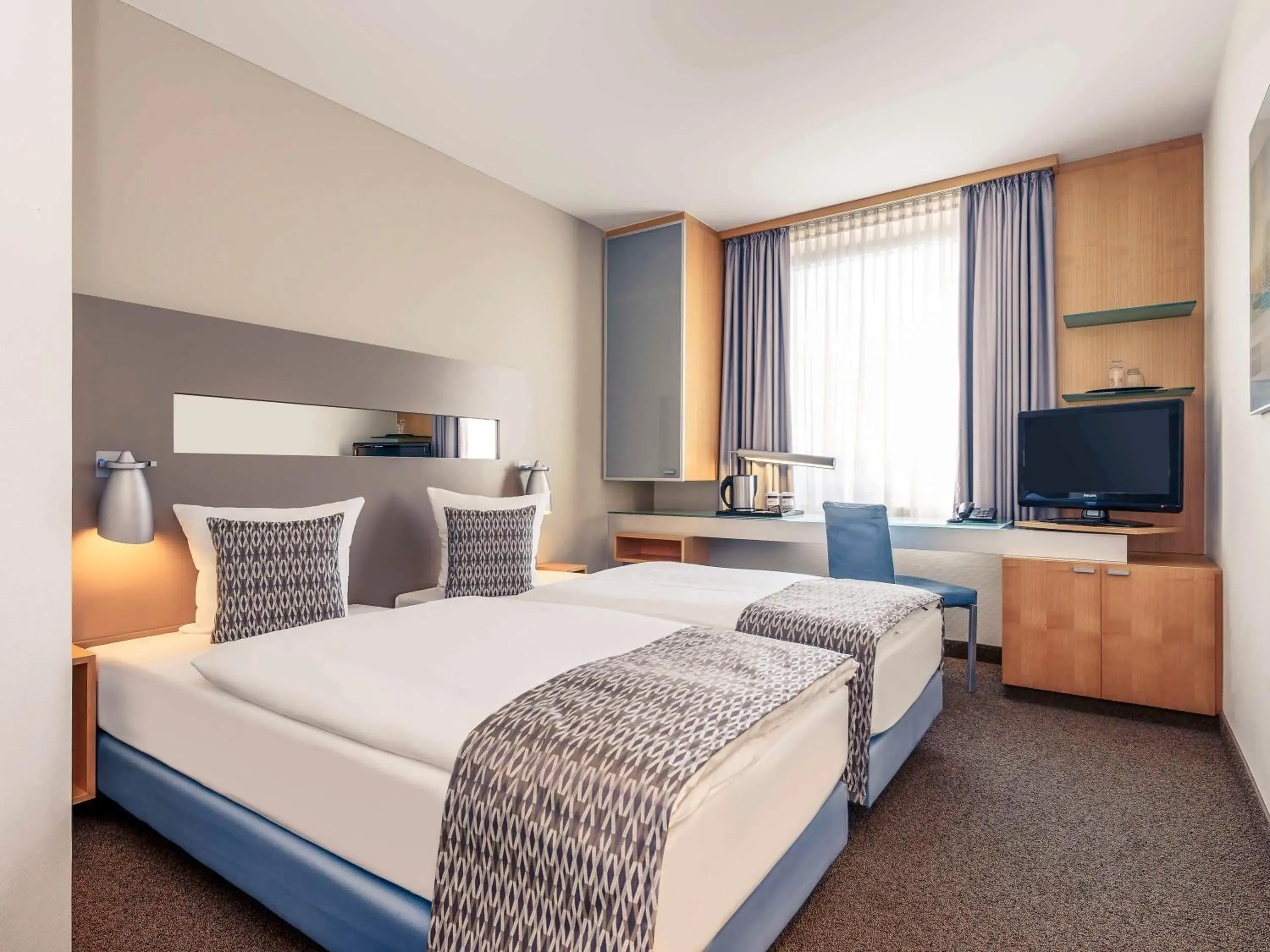 Bedroom, Bed in Mercure Hotel Düsseldorf City Nord Bedroom, Bed in Mercure Hotel Düsseldorf City Nord