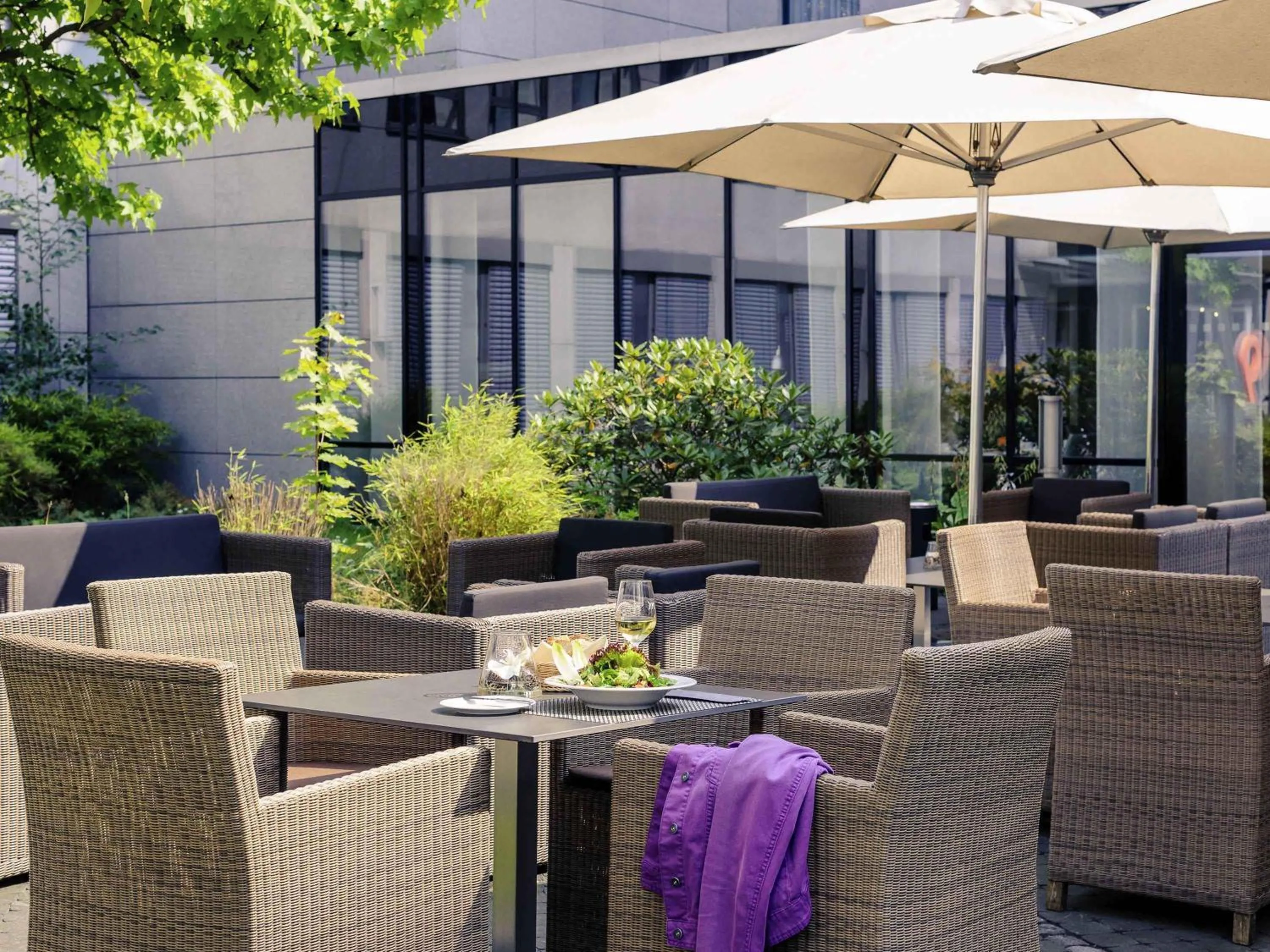 Restaurant/places to eat in Sunday Hotel Düsseldorf City Nord