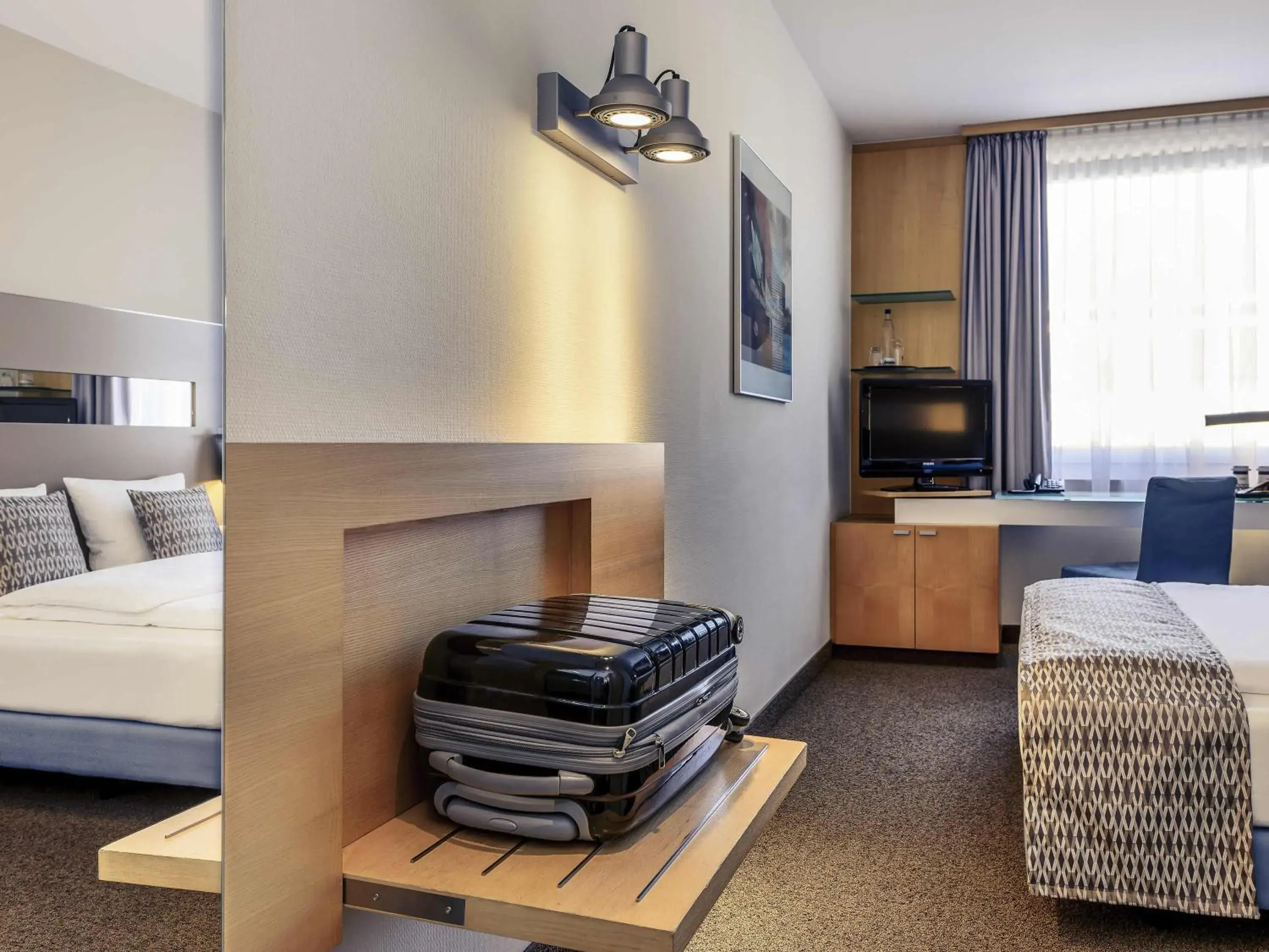 Bedroom, Bed in Mercure Hotel Düsseldorf City Nord Bedroom, Bed in Mercure Hotel Düsseldorf City Nord