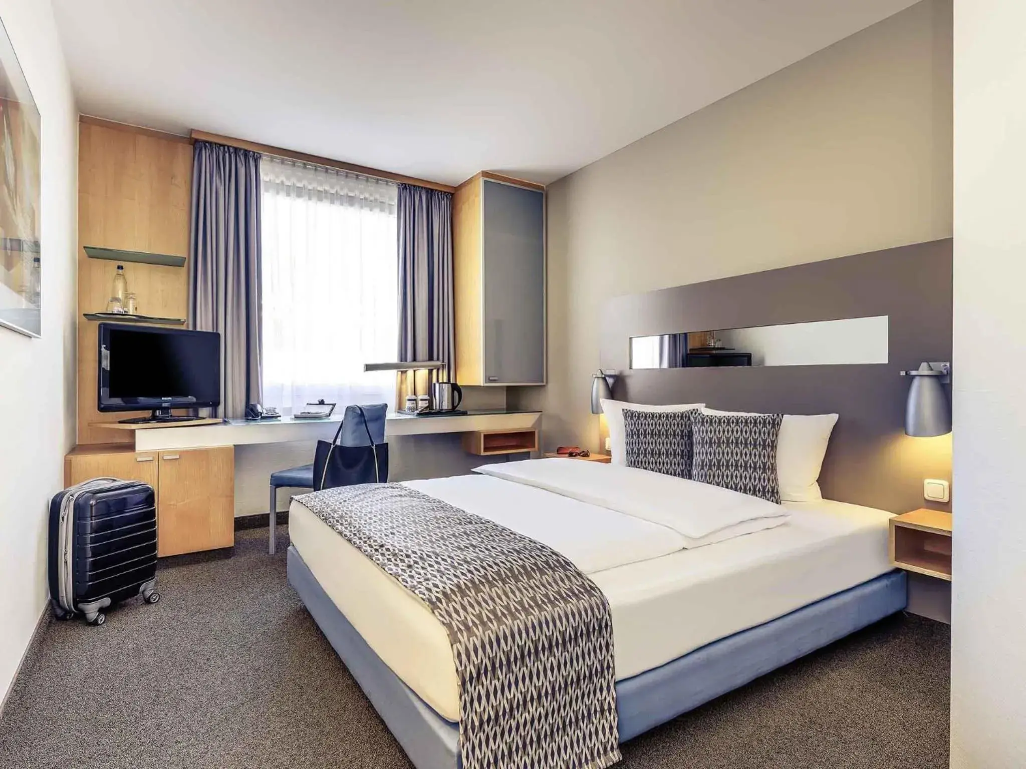 Bedroom, Bed in Mercure Hotel Düsseldorf City Nord Bedroom, Bed in Mercure Hotel Düsseldorf City Nord