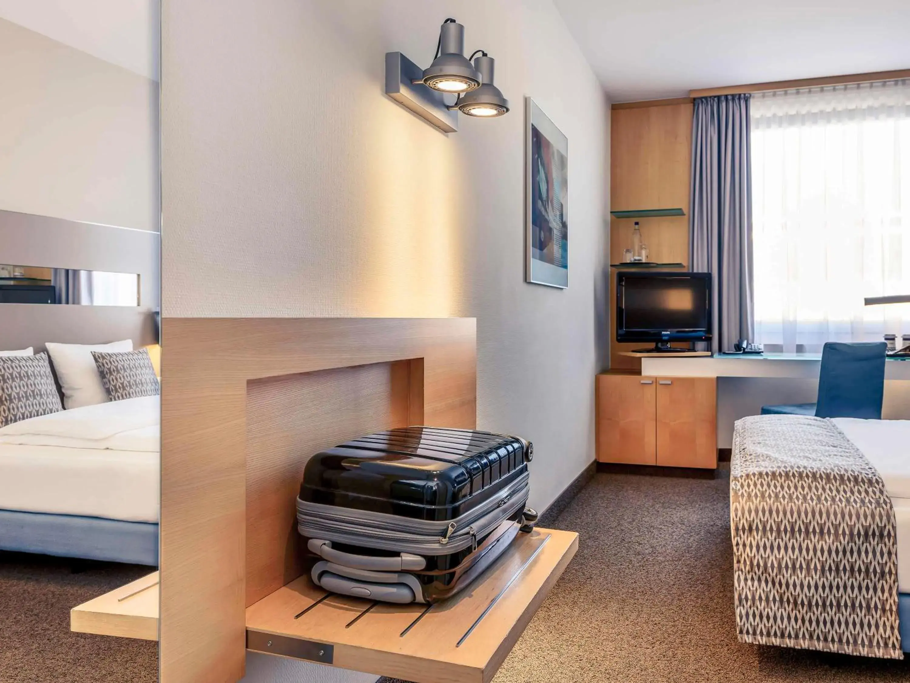 Bedroom, Bed in Mercure Hotel Düsseldorf City Nord Bedroom, Bed in Mercure Hotel Düsseldorf City Nord