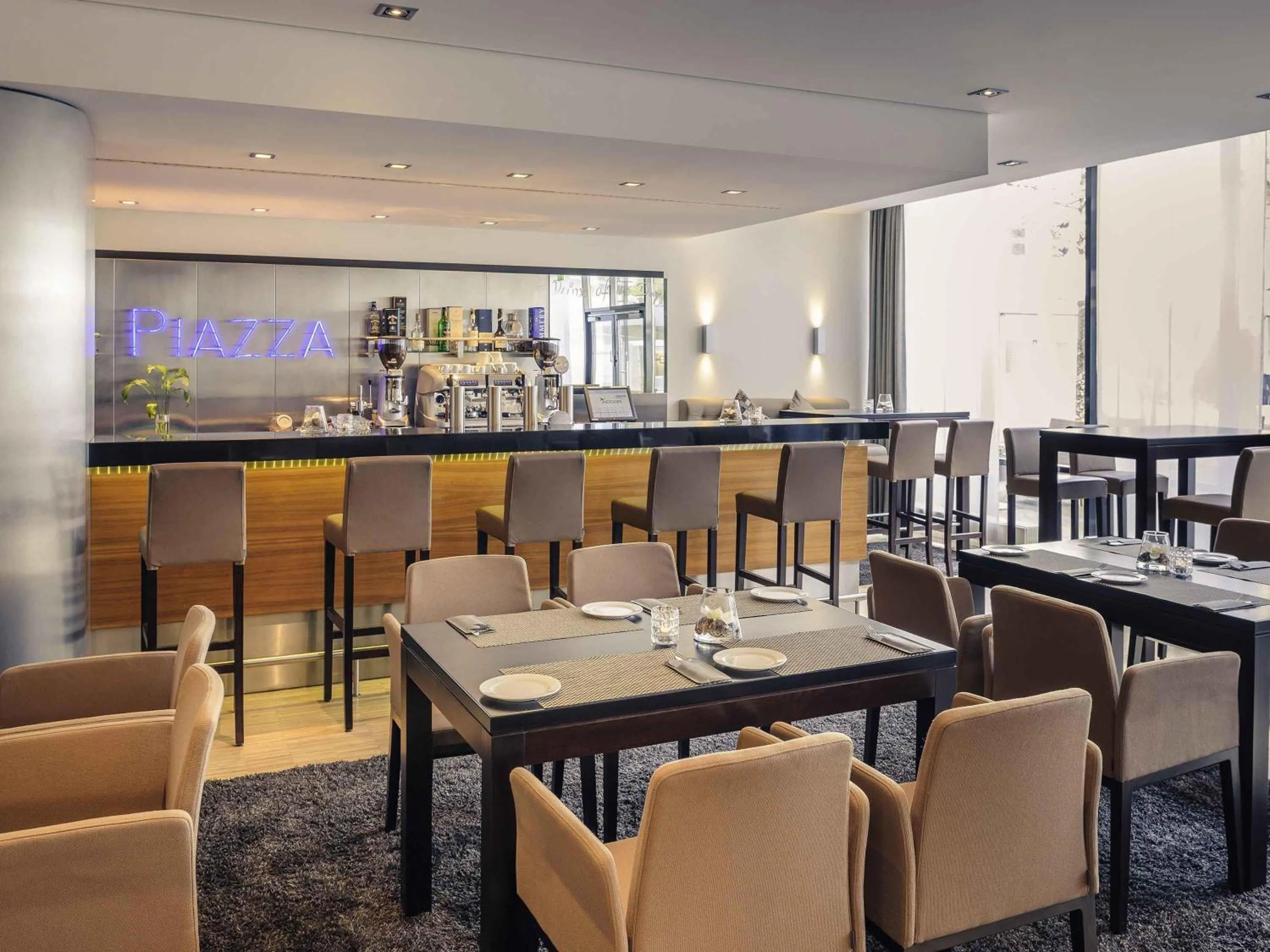 Lounge or bar in Sunday Hotel Düsseldorf City Nord