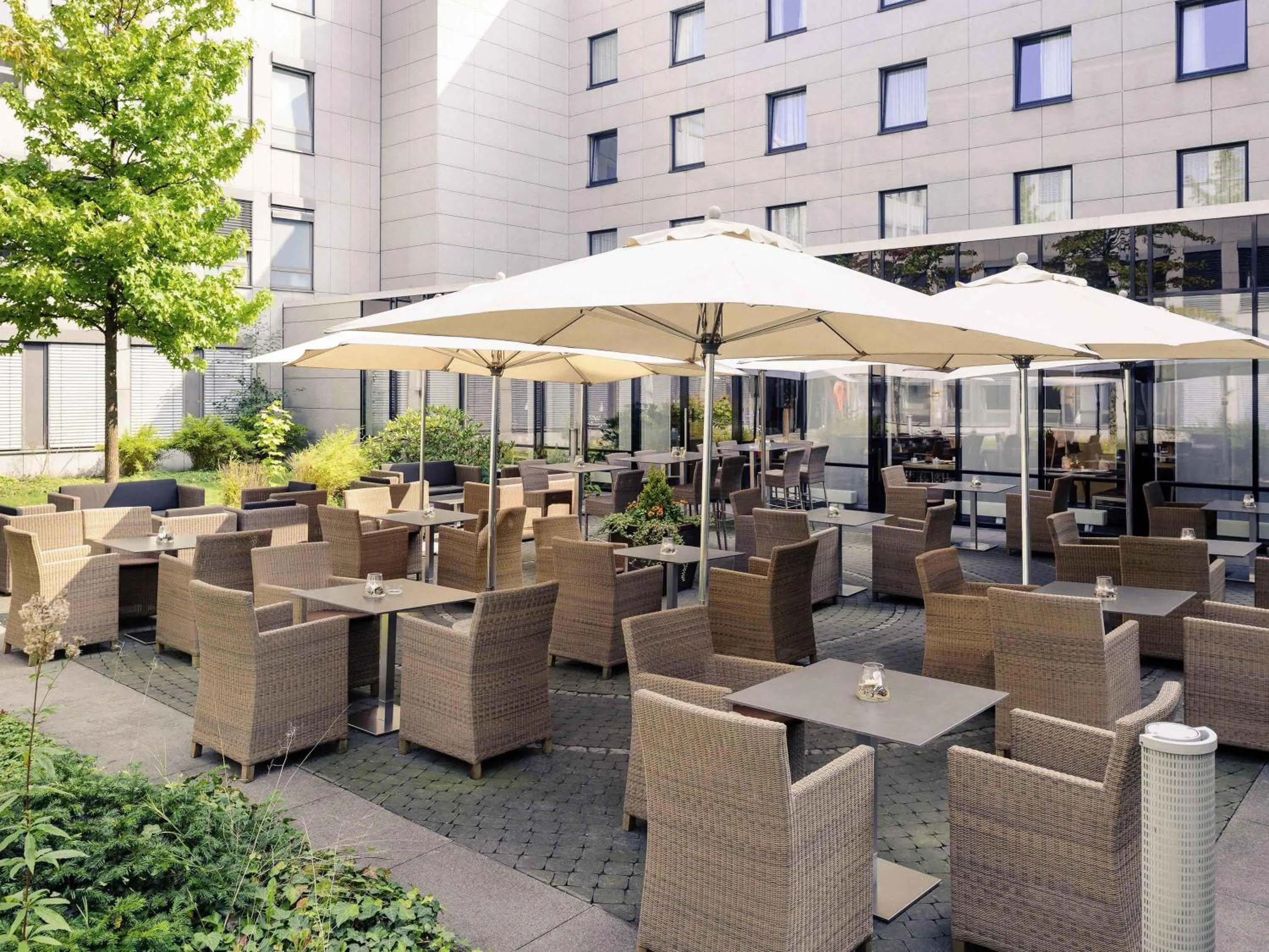 Restaurant/places to eat in Sunday Hotel Düsseldorf City Nord