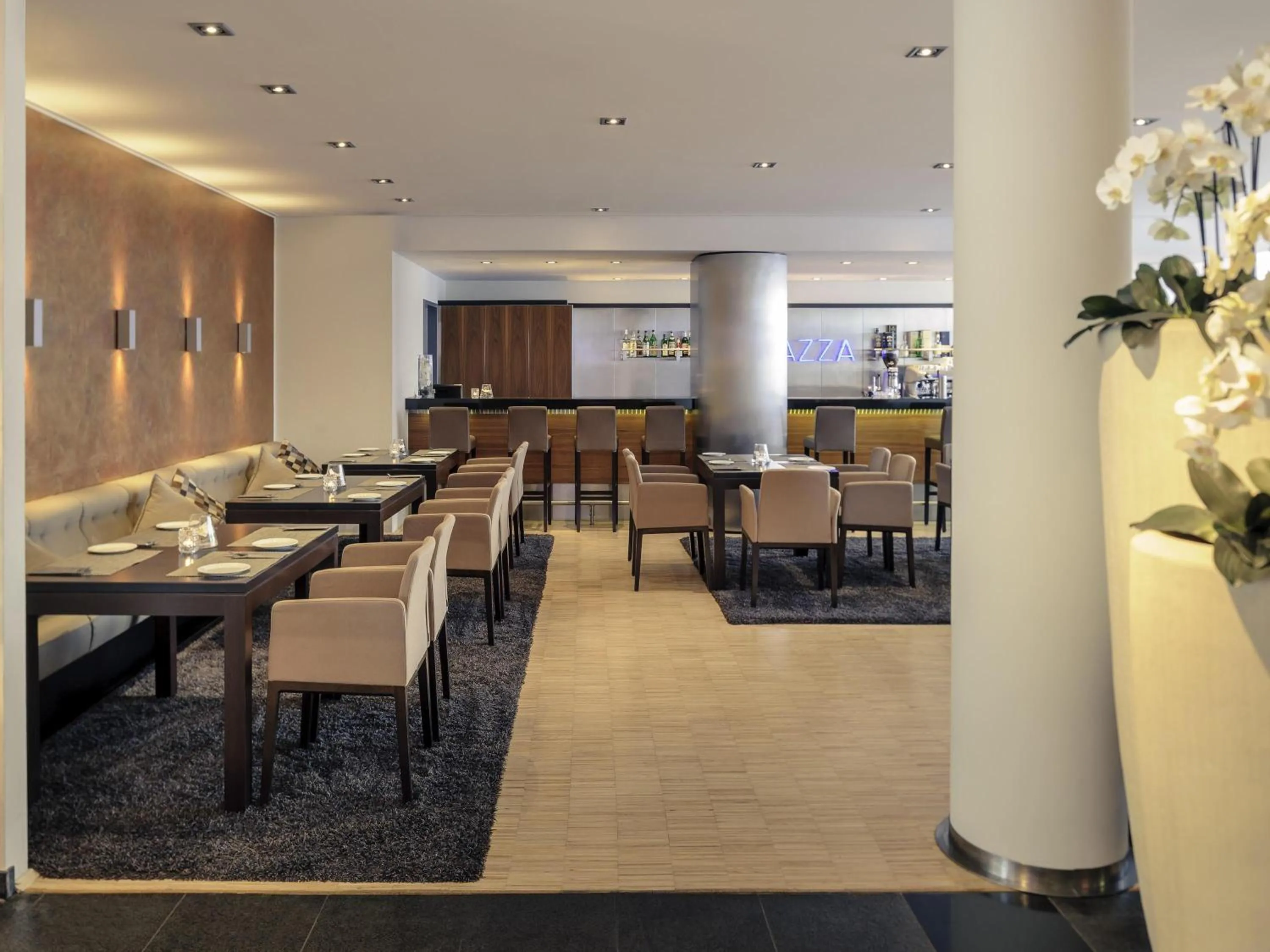 Restaurant/places to eat in Sunday Hotel Düsseldorf City Nord