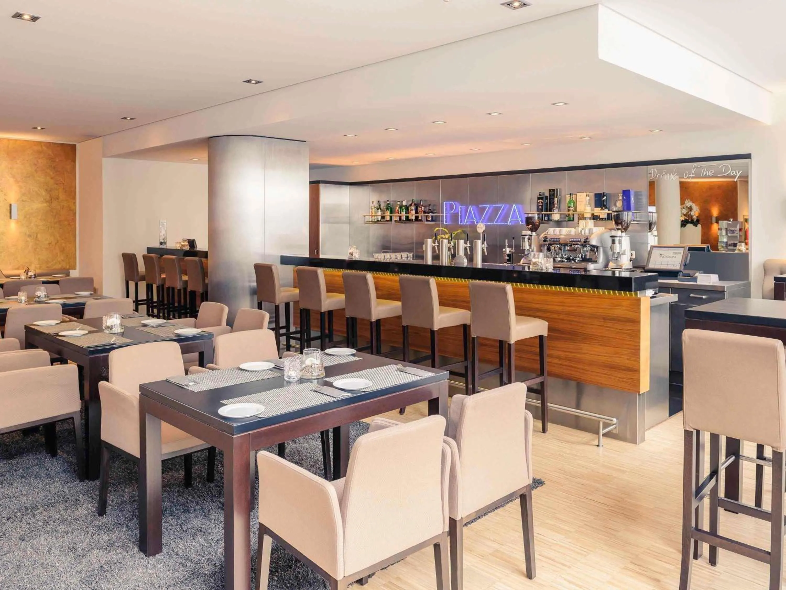 Lounge or bar in Sunday Hotel Düsseldorf City Nord