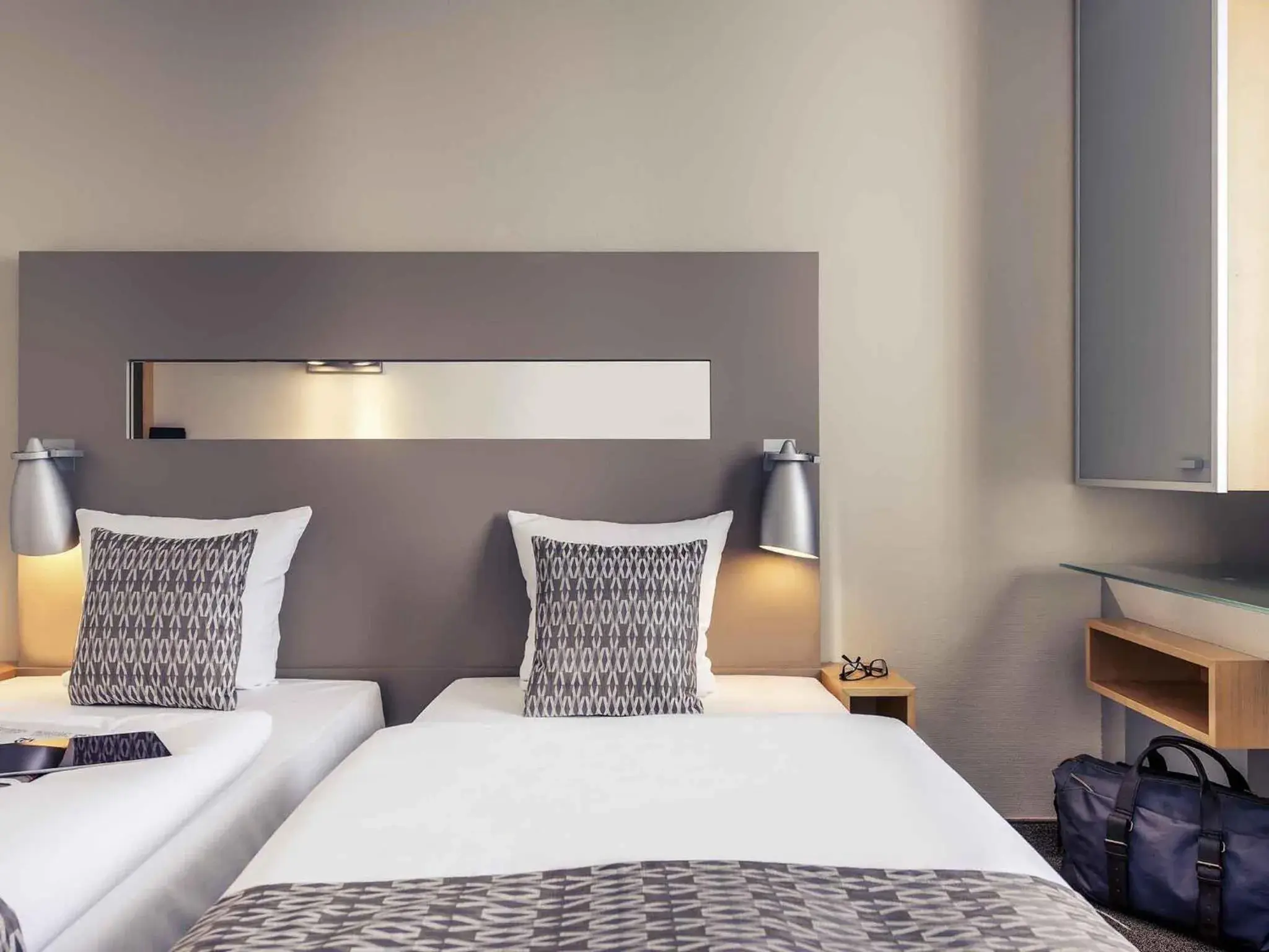 Bedroom, Bed in Mercure Hotel Düsseldorf City Nord Bedroom, Bed in Mercure Hotel Düsseldorf City Nord