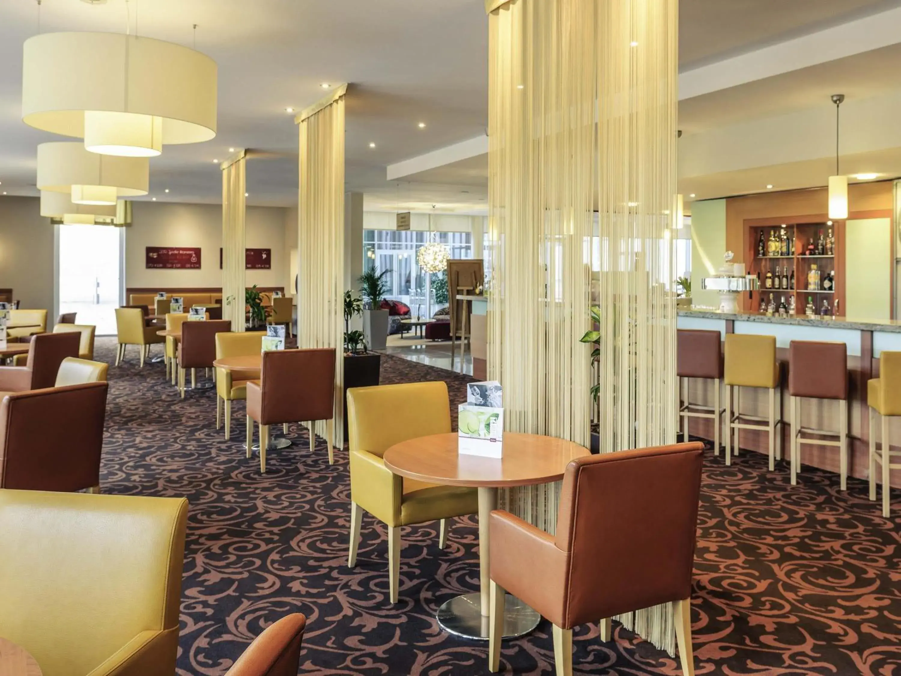 Lounge or bar in Mercure Hotel Schweinfurt Maininsel Lounge or bar in Mercure Hotel Schweinfurt Maininsel