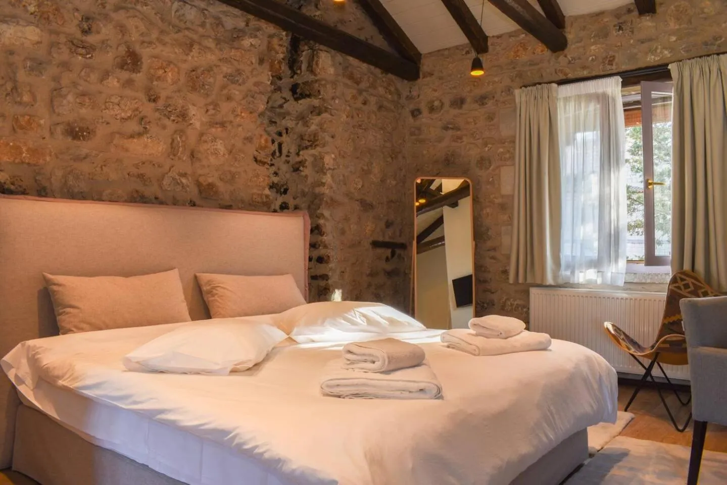 Bed in Secluded Mountain Refuge - Theonimfi Paradise Gem