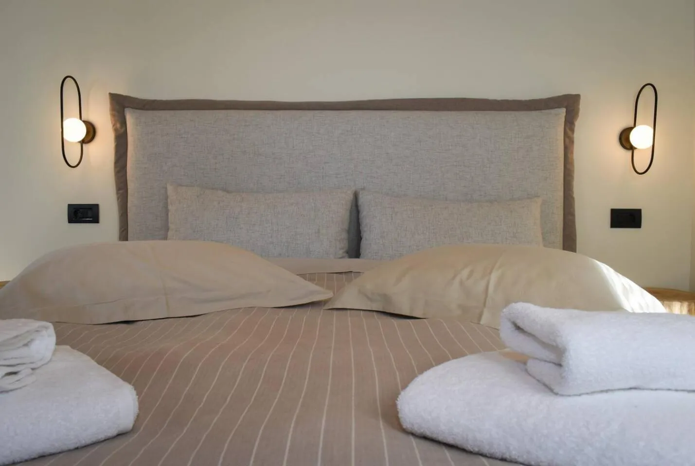 Bed in Secluded Mountain Refuge - Theonimfi Paradise Gem